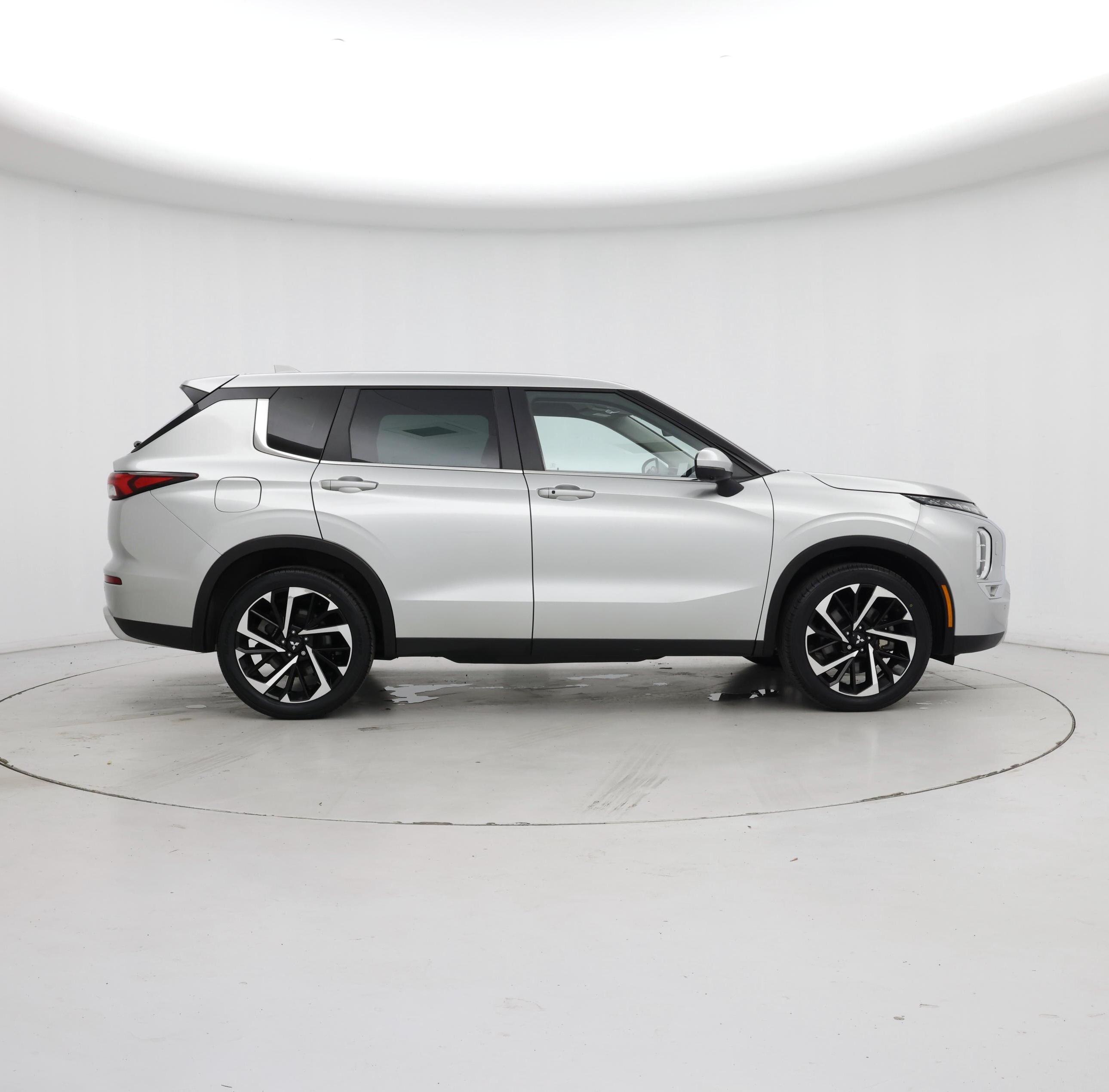 Thumbnail: 2022 Mitsubishi Outlander - 7