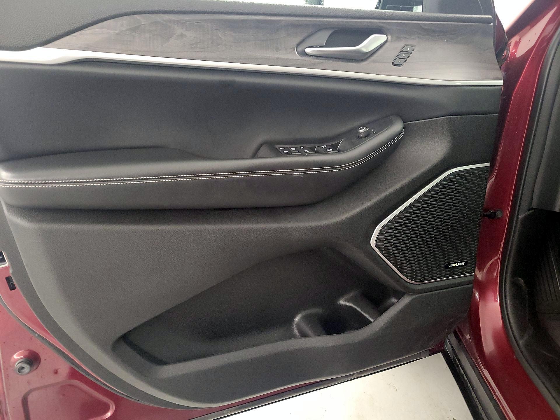 Thumbnail: 2022 Jeep Grand Cherokee - 12