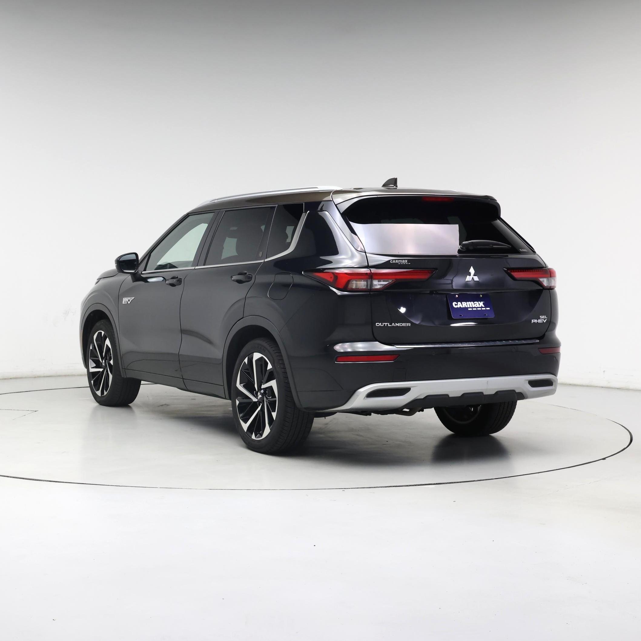 Thumbnail: 2023 Mitsubishi Outlander - 2