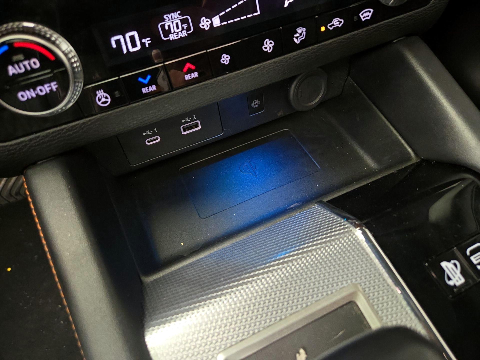 Thumbnail: 2023 Mitsubishi Outlander - 19