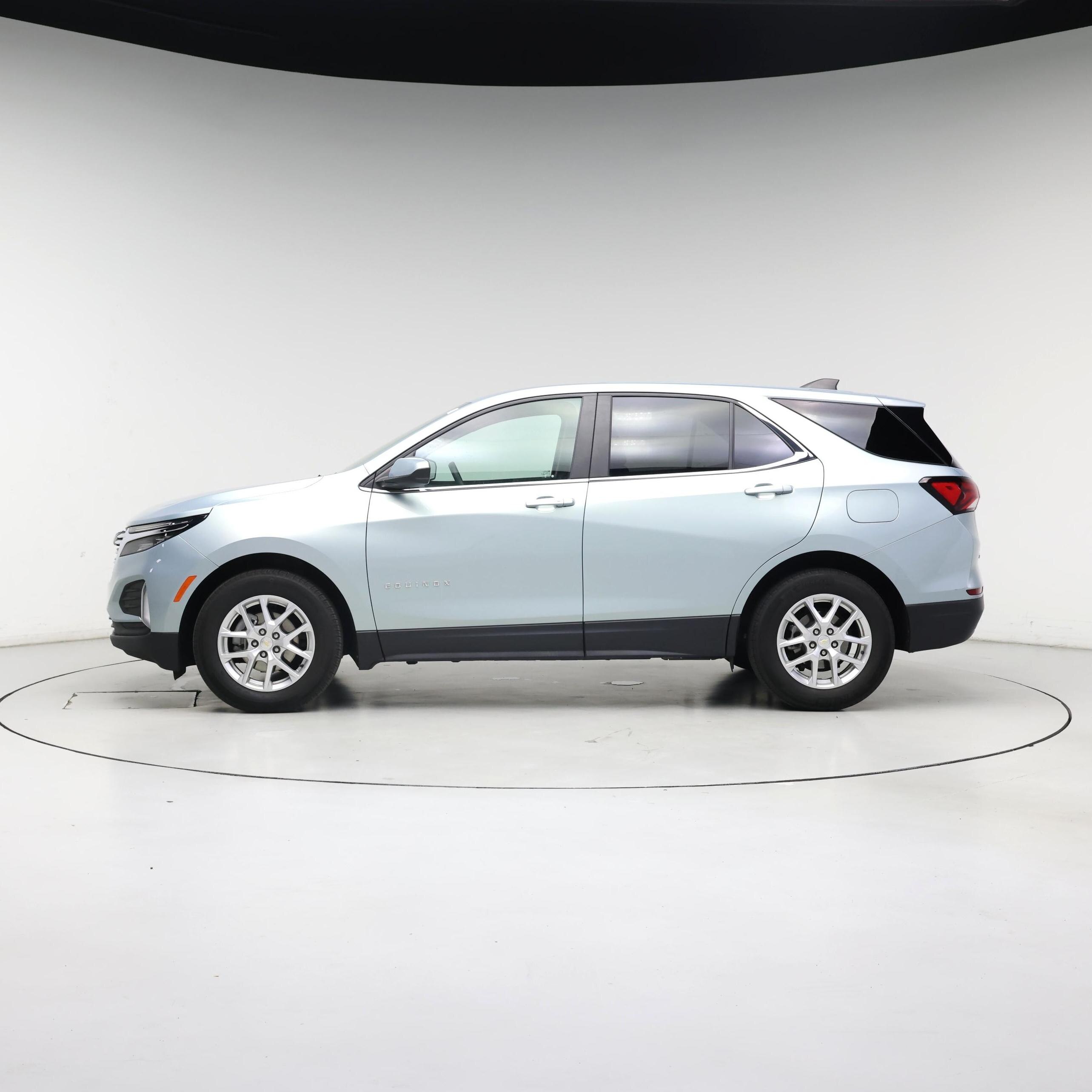 Thumbnail: 2022 Chevrolet Equinox - 3