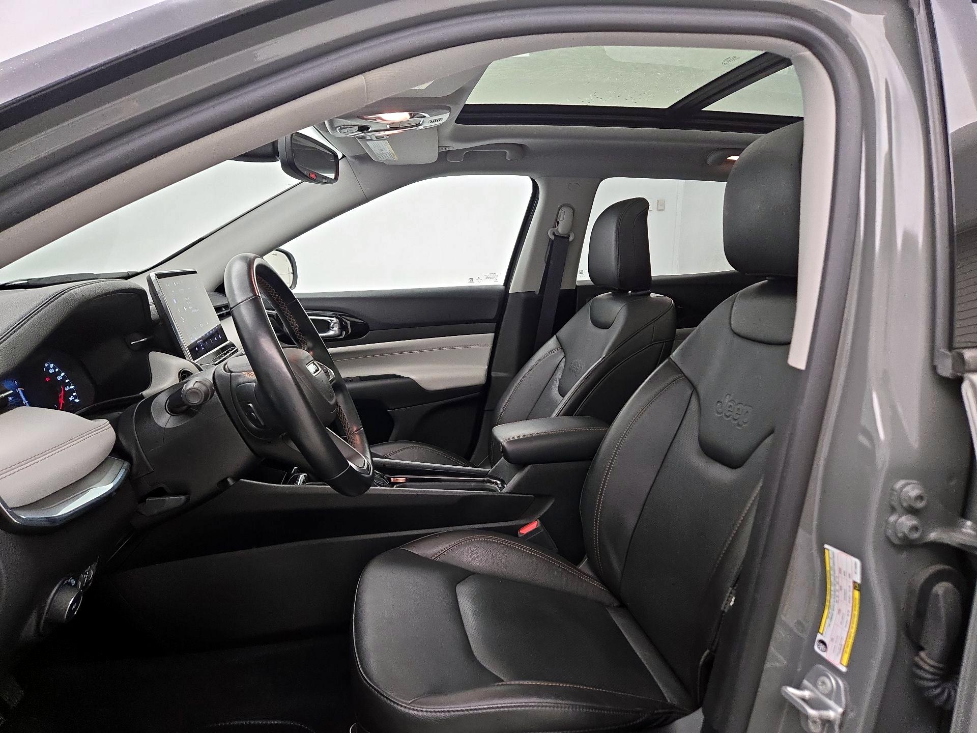 Thumbnail: 2022 Jeep Compass - 11