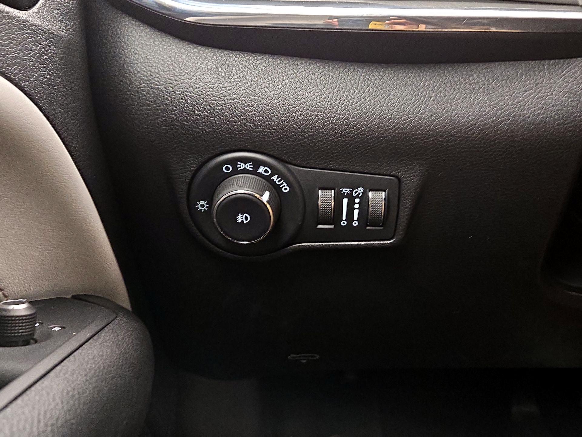 Thumbnail: 2022 Jeep Compass - 13