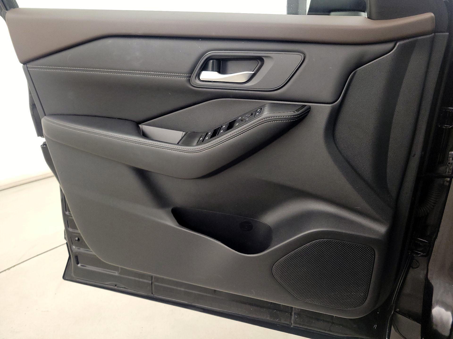 Thumbnail: 2023 Nissan Rogue - 12