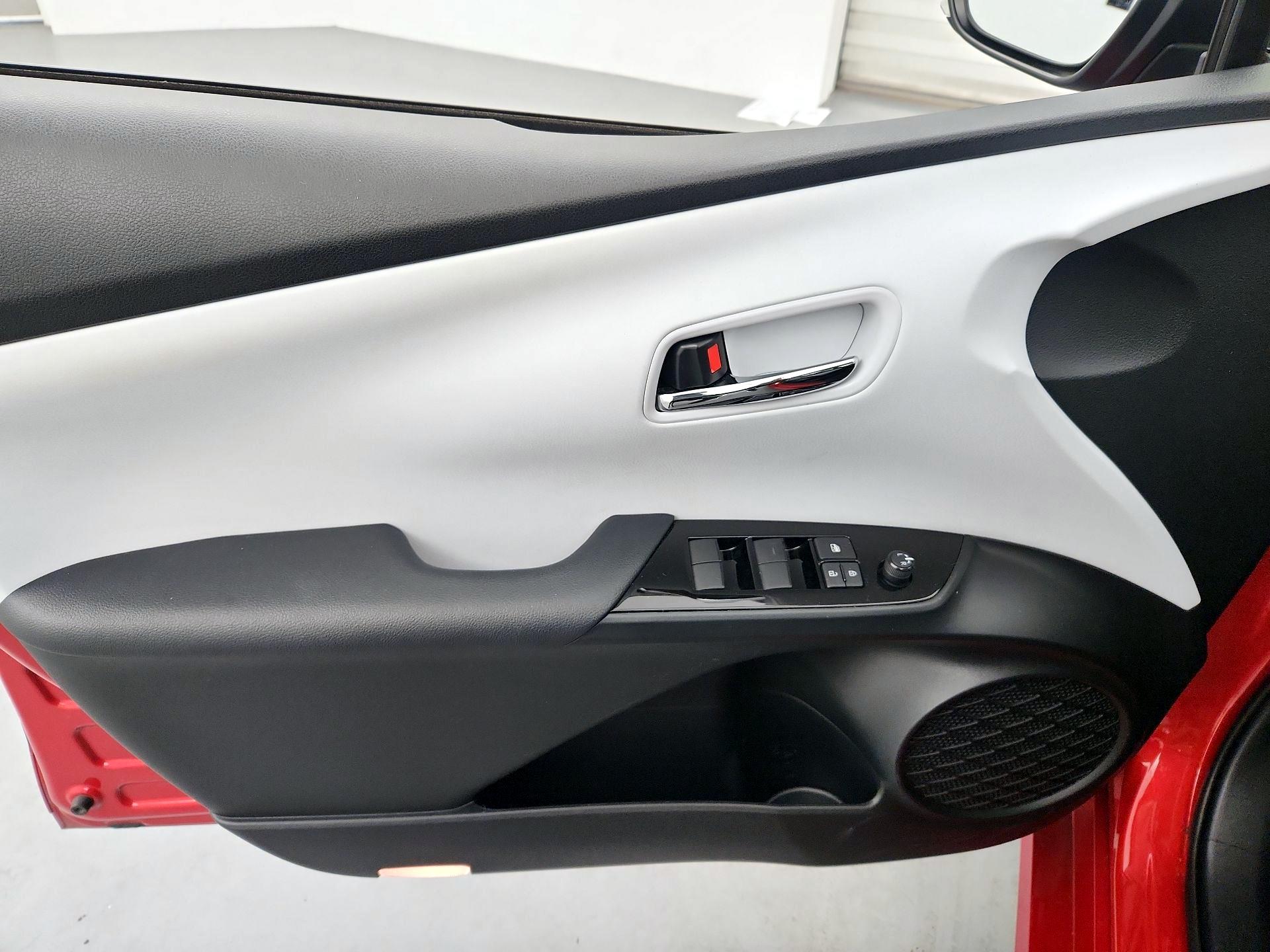 Thumbnail: 2021 Toyota Prius - 12