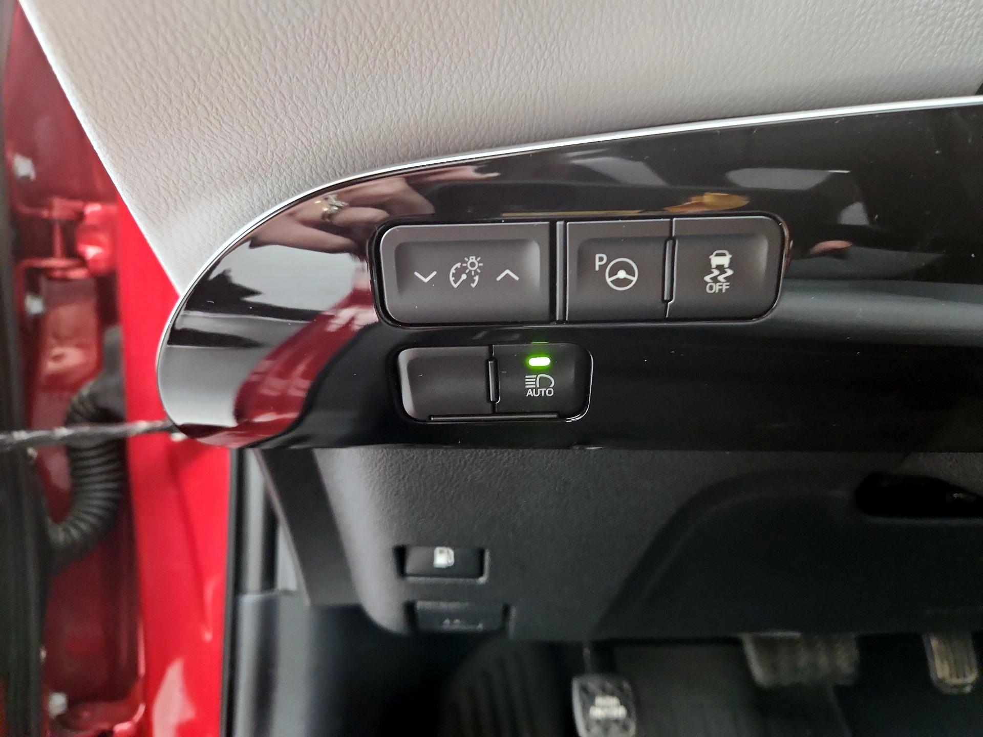 Thumbnail: 2021 Toyota Prius - 13