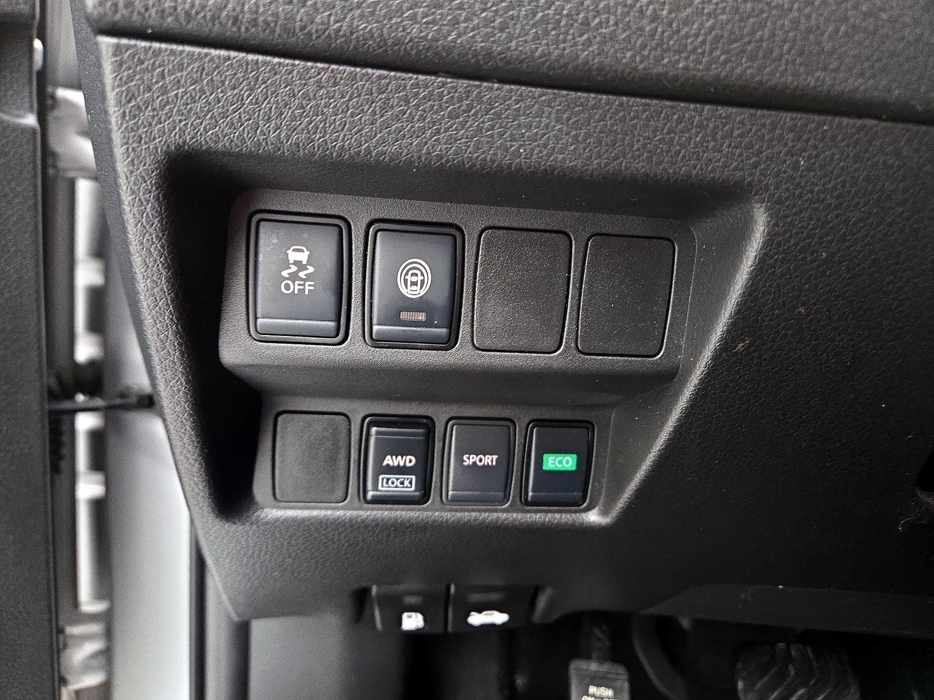 Thumbnail: 2020 Nissan Rogue Sport - 13