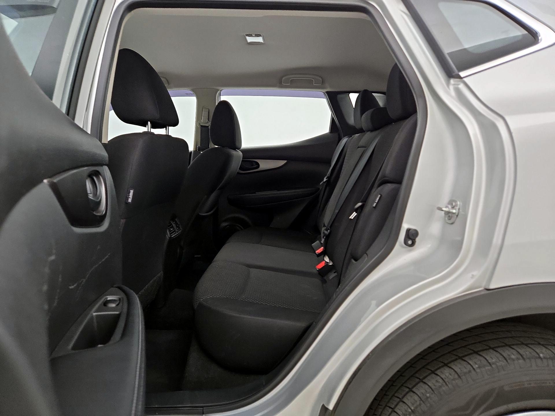 Thumbnail: 2020 Nissan Rogue Sport - 19