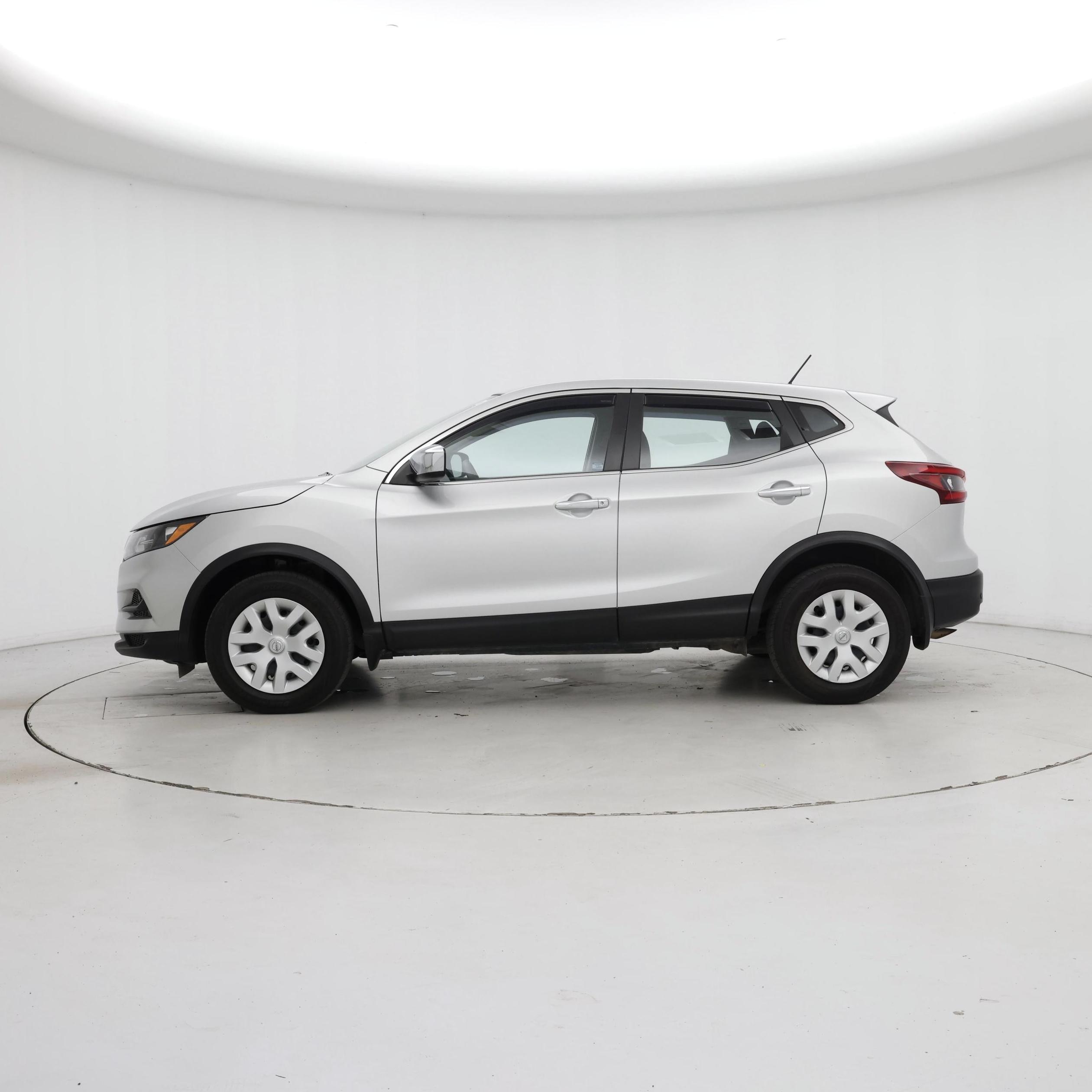 Thumbnail: 2020 Nissan Rogue Sport - 3