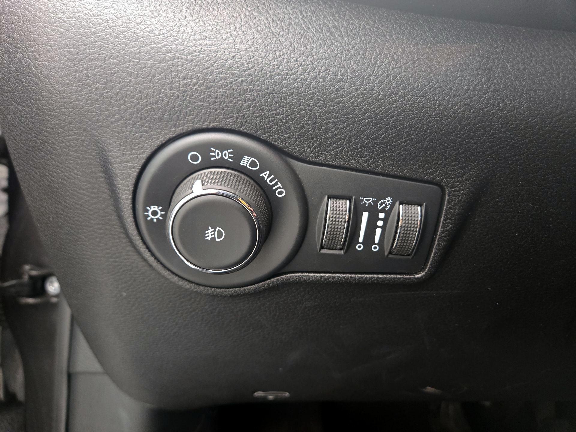 Thumbnail: 2022 Jeep Compass - 13