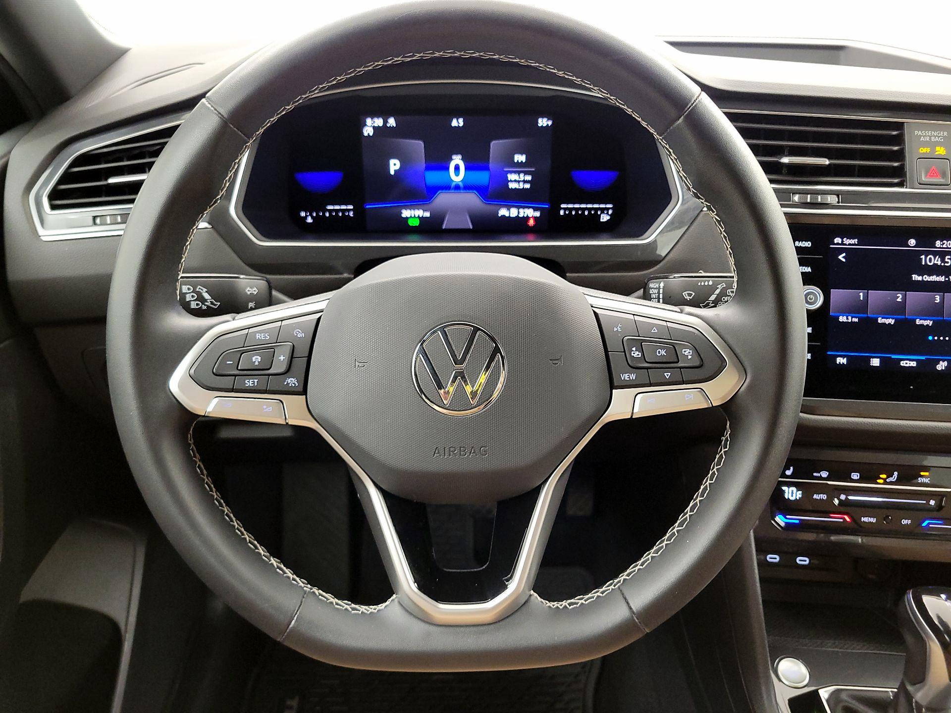 Thumbnail: 2022 Volkswagen Tiguan - 10