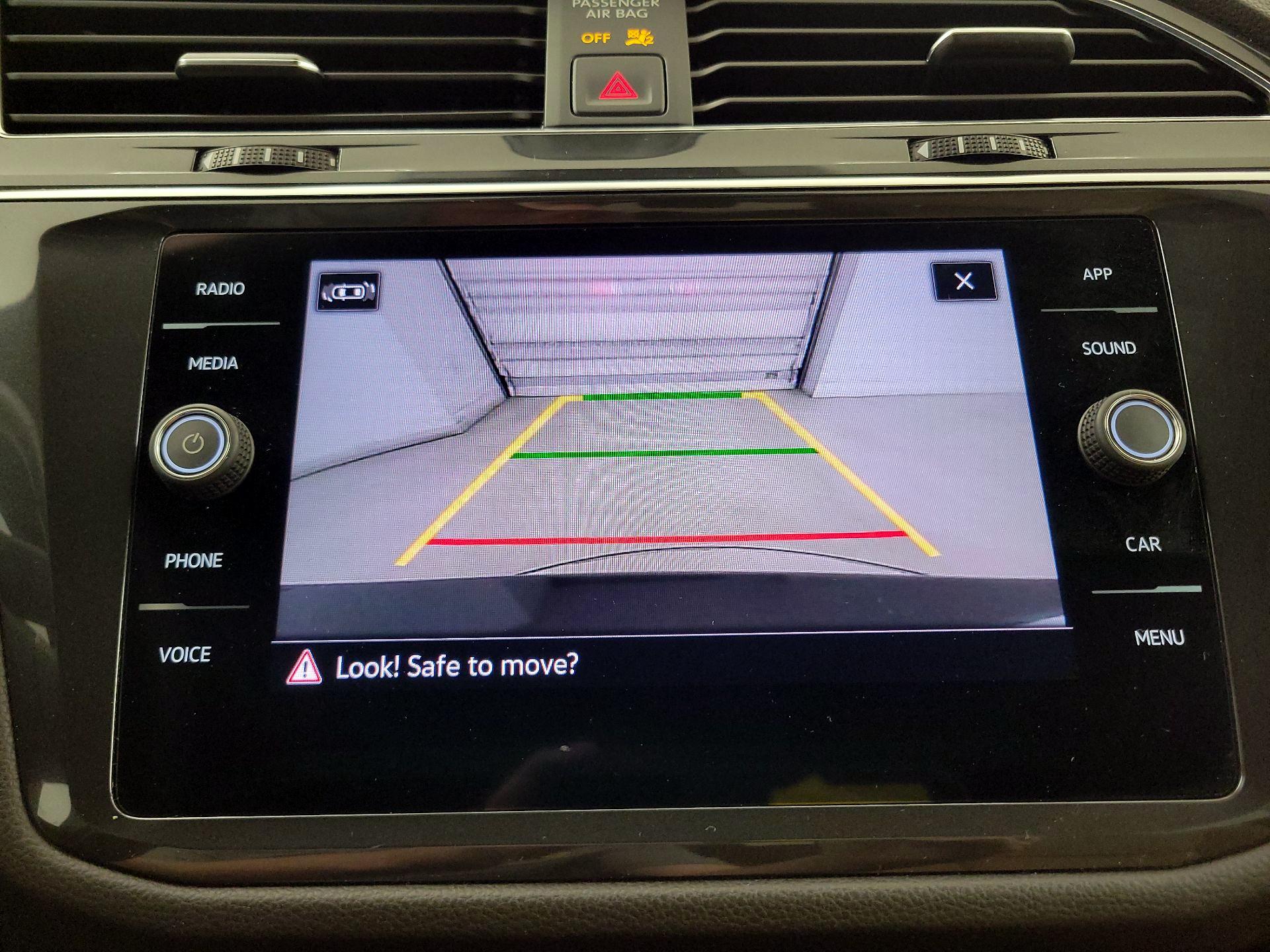 Thumbnail: 2022 Volkswagen Tiguan - 14