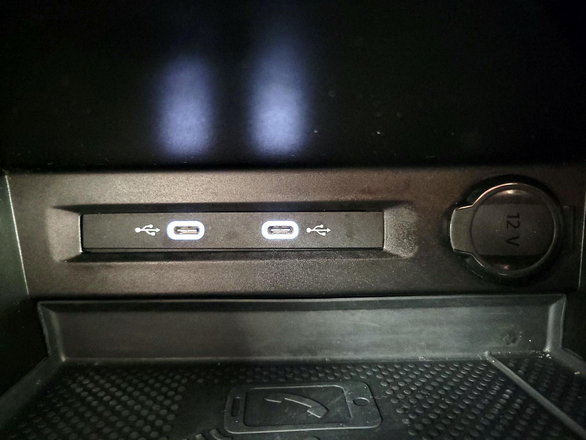 Thumbnail: 2022 Volkswagen Tiguan - 18