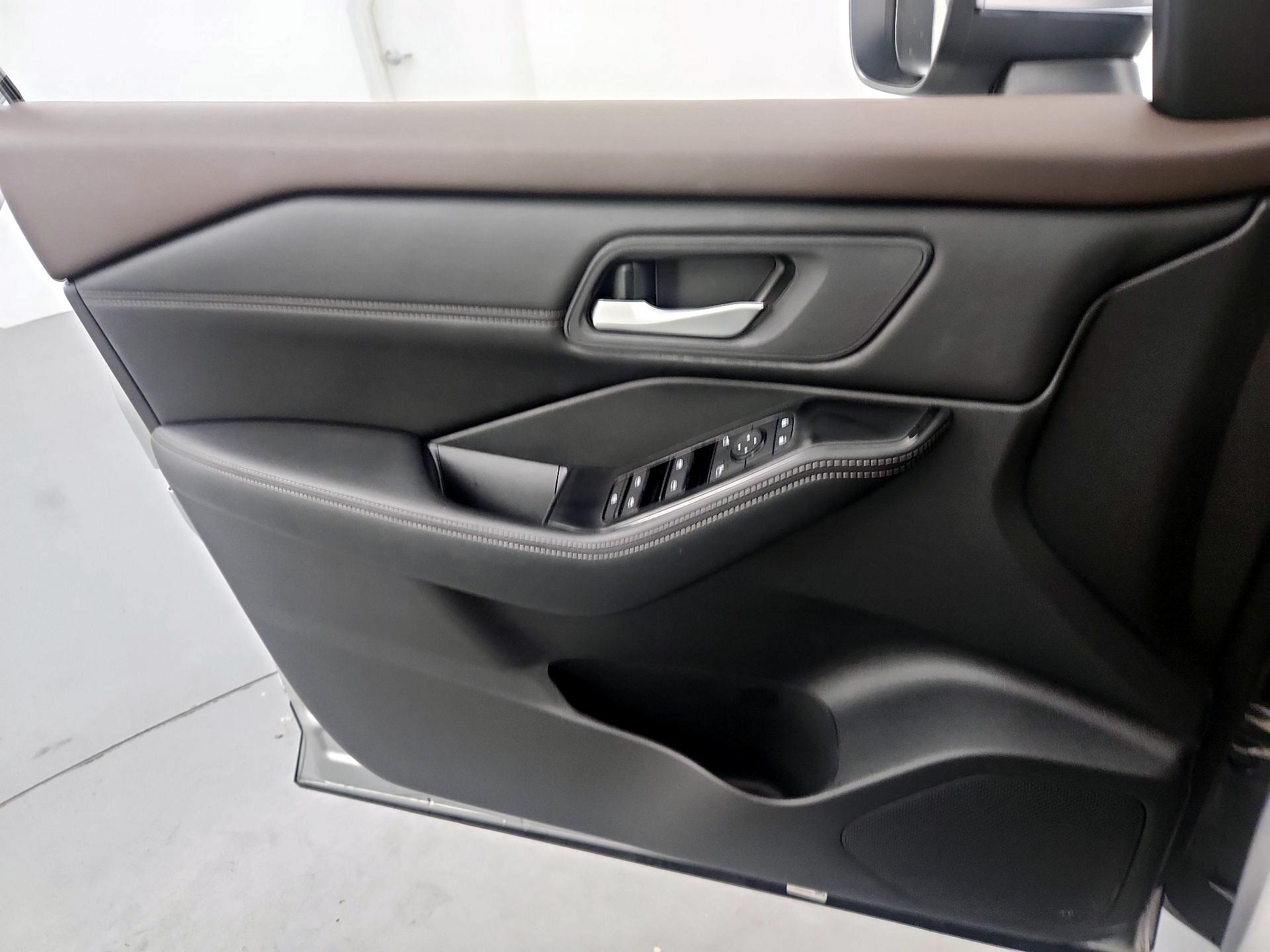 Thumbnail: 2023 Nissan Rogue - 12