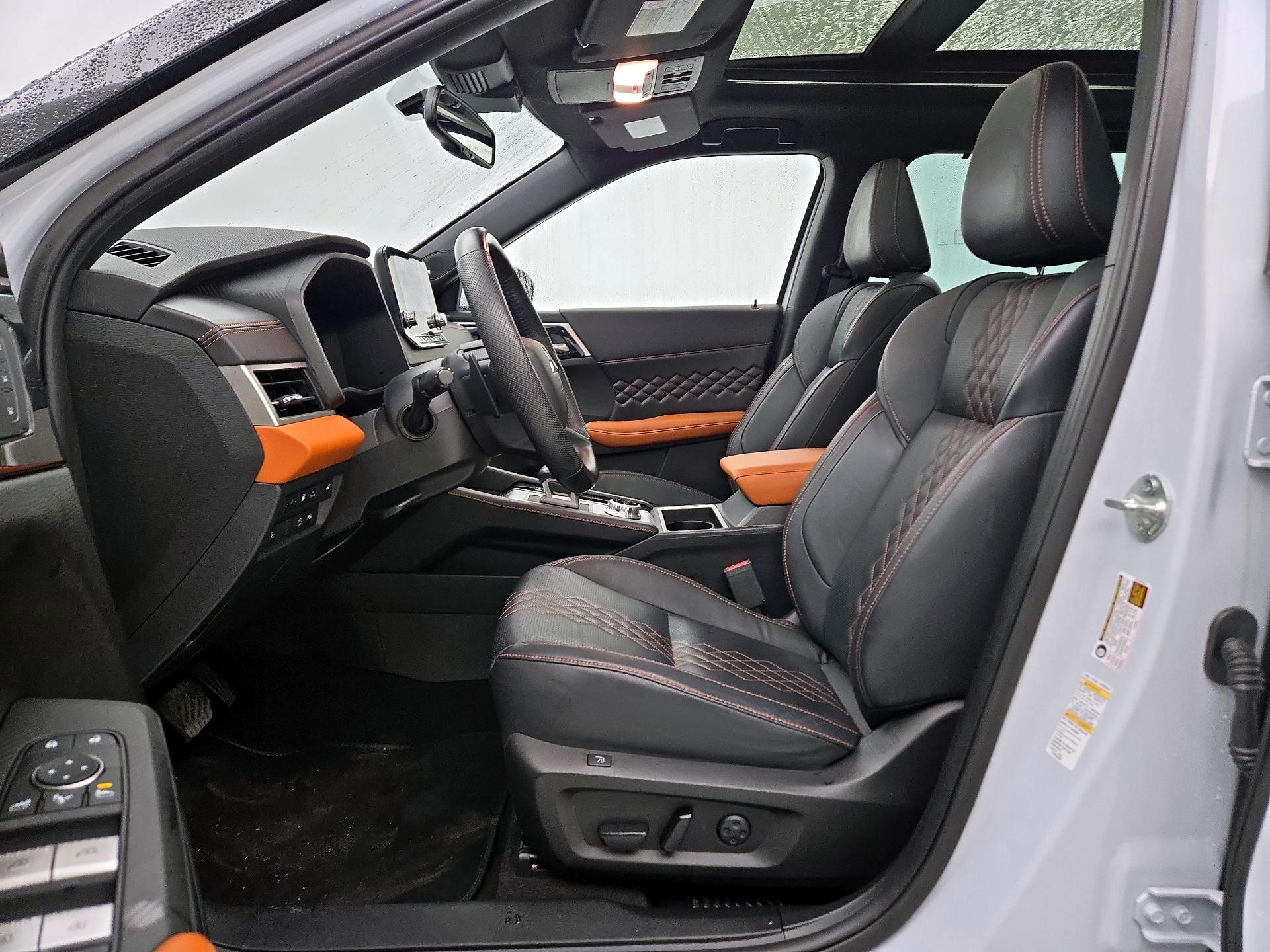 Thumbnail: 2023 Mitsubishi Outlander - 11