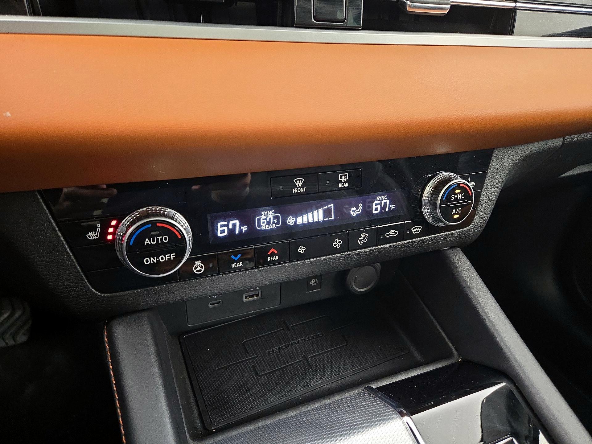 Thumbnail: 2023 Mitsubishi Outlander - 17