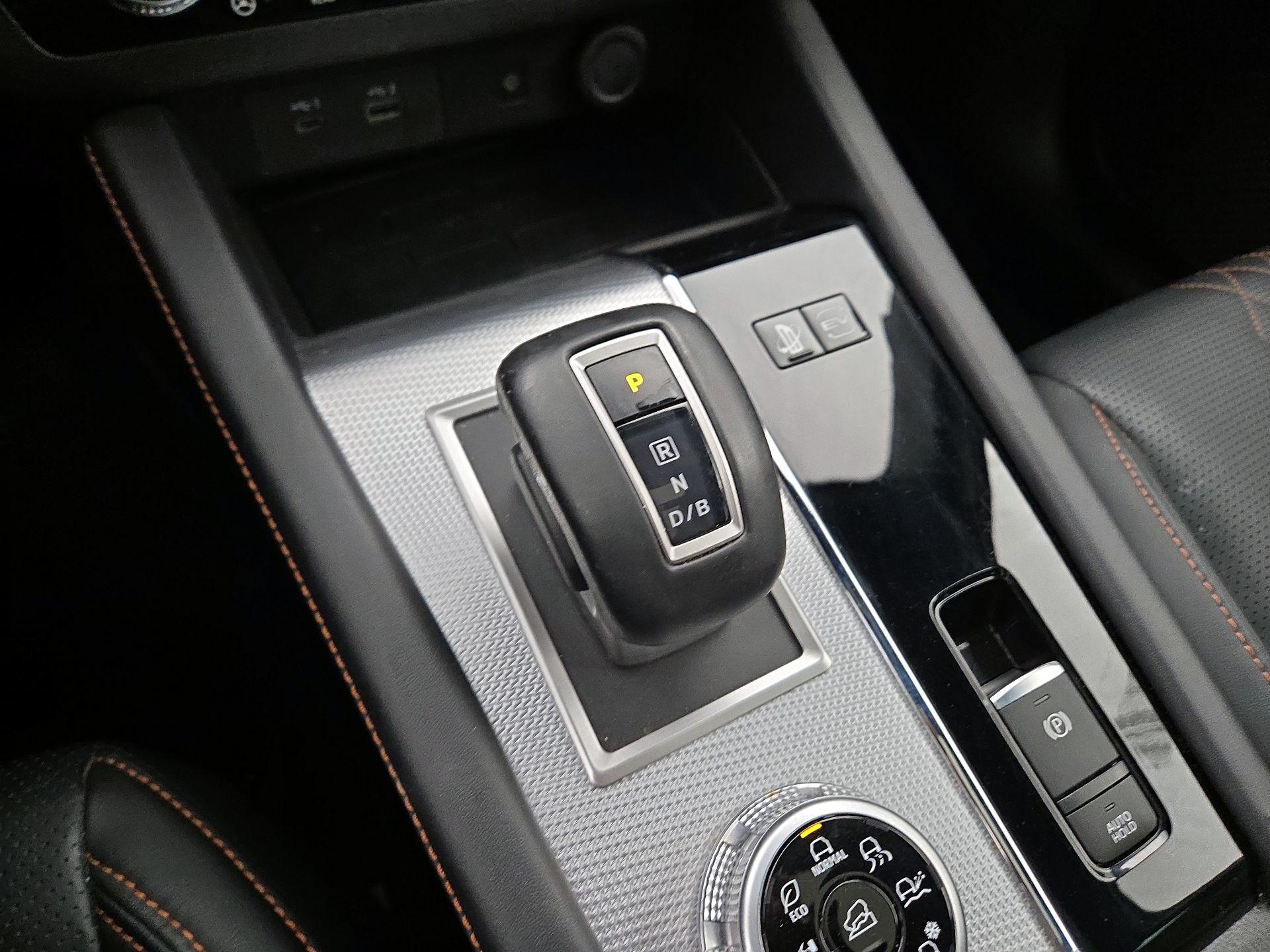 Thumbnail: 2023 Mitsubishi Outlander - 18