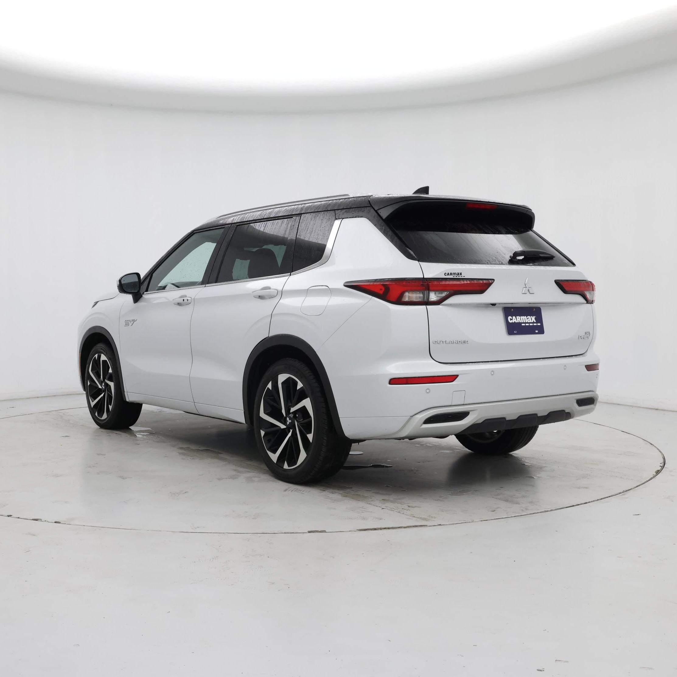 Thumbnail: 2023 Mitsubishi Outlander - 2