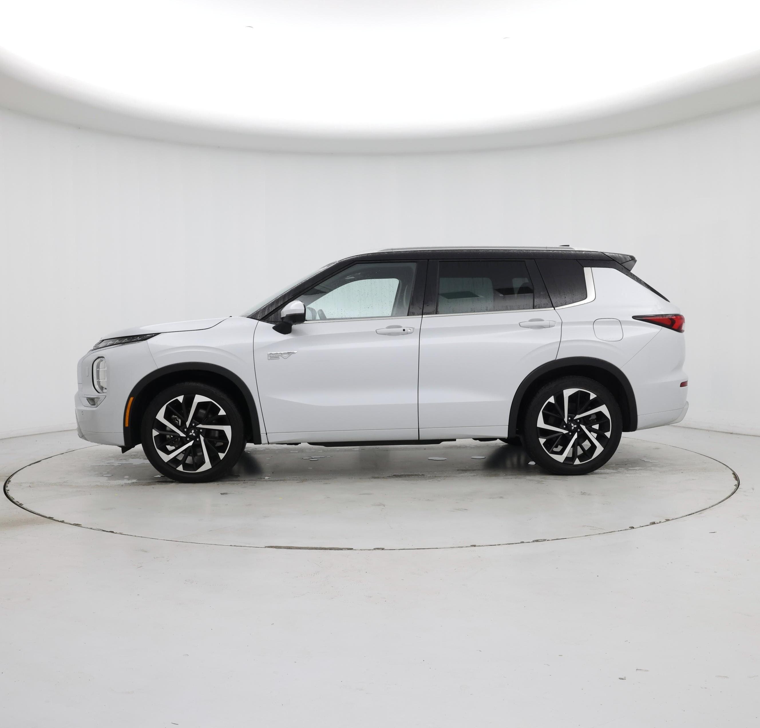 Thumbnail: 2023 Mitsubishi Outlander - 3
