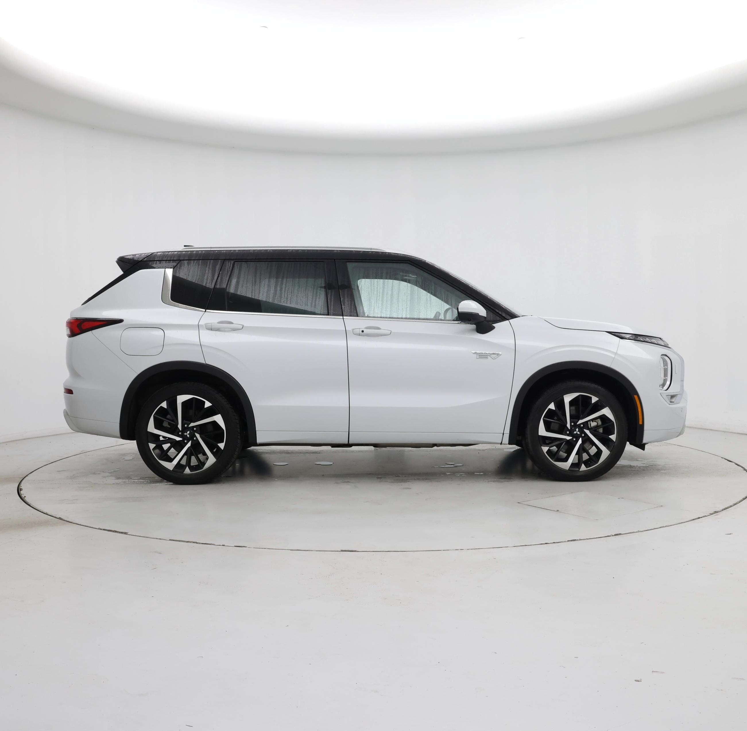 Thumbnail: 2023 Mitsubishi Outlander - 7