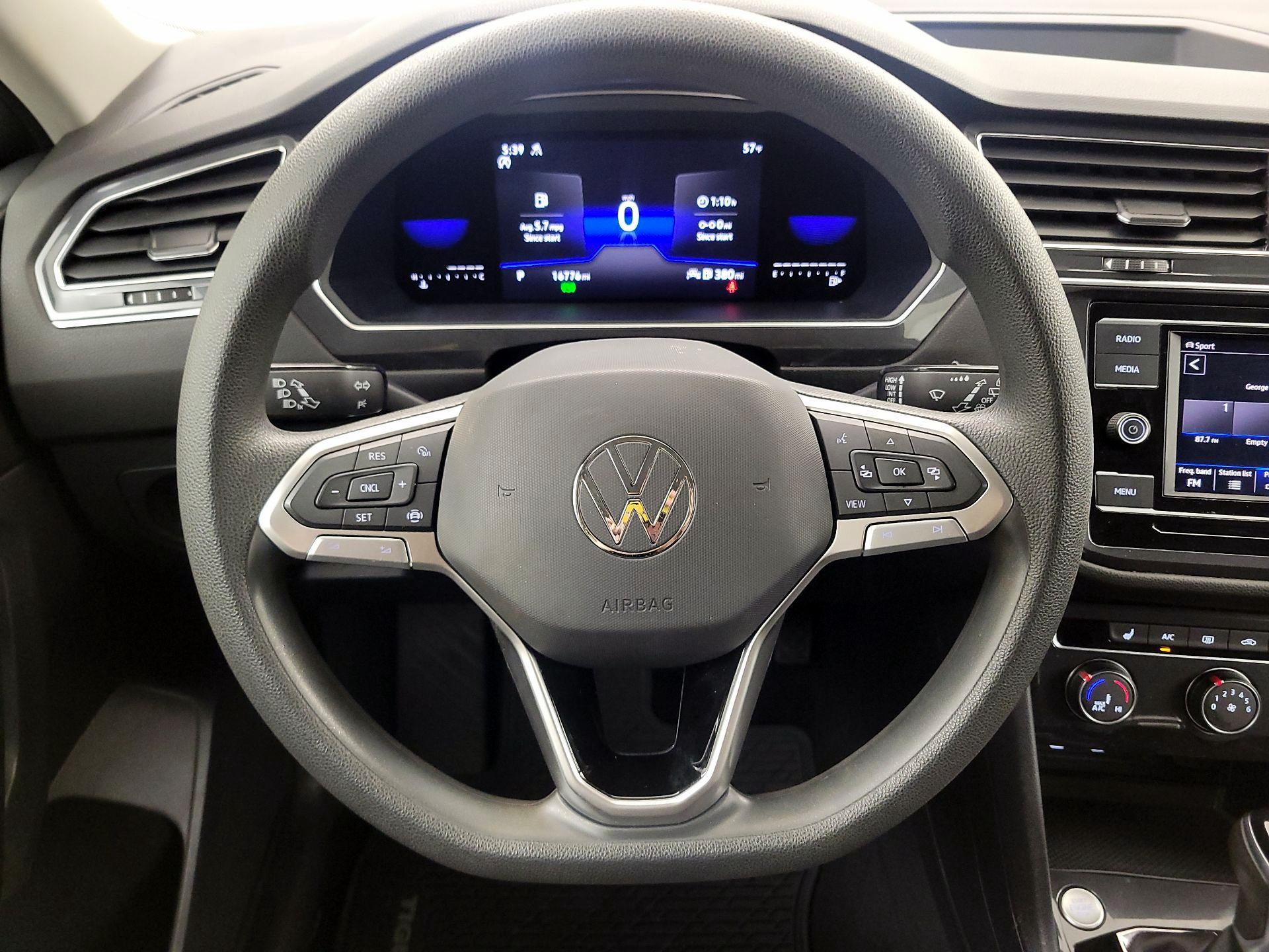 Thumbnail: 2022 Volkswagen Tiguan - 10