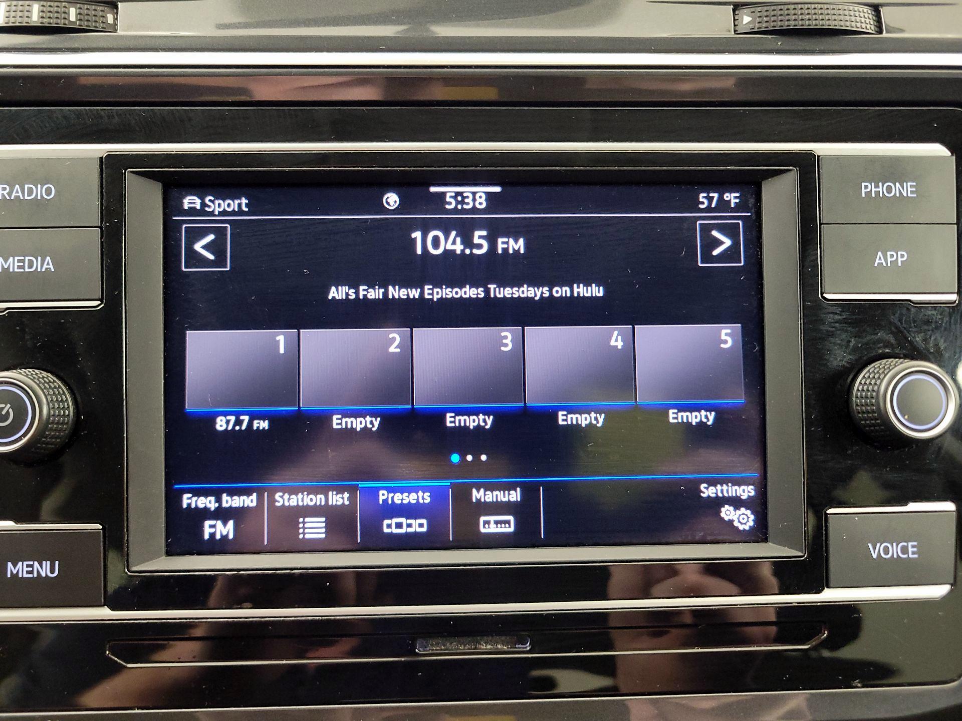 Thumbnail: 2022 Volkswagen Tiguan - 15