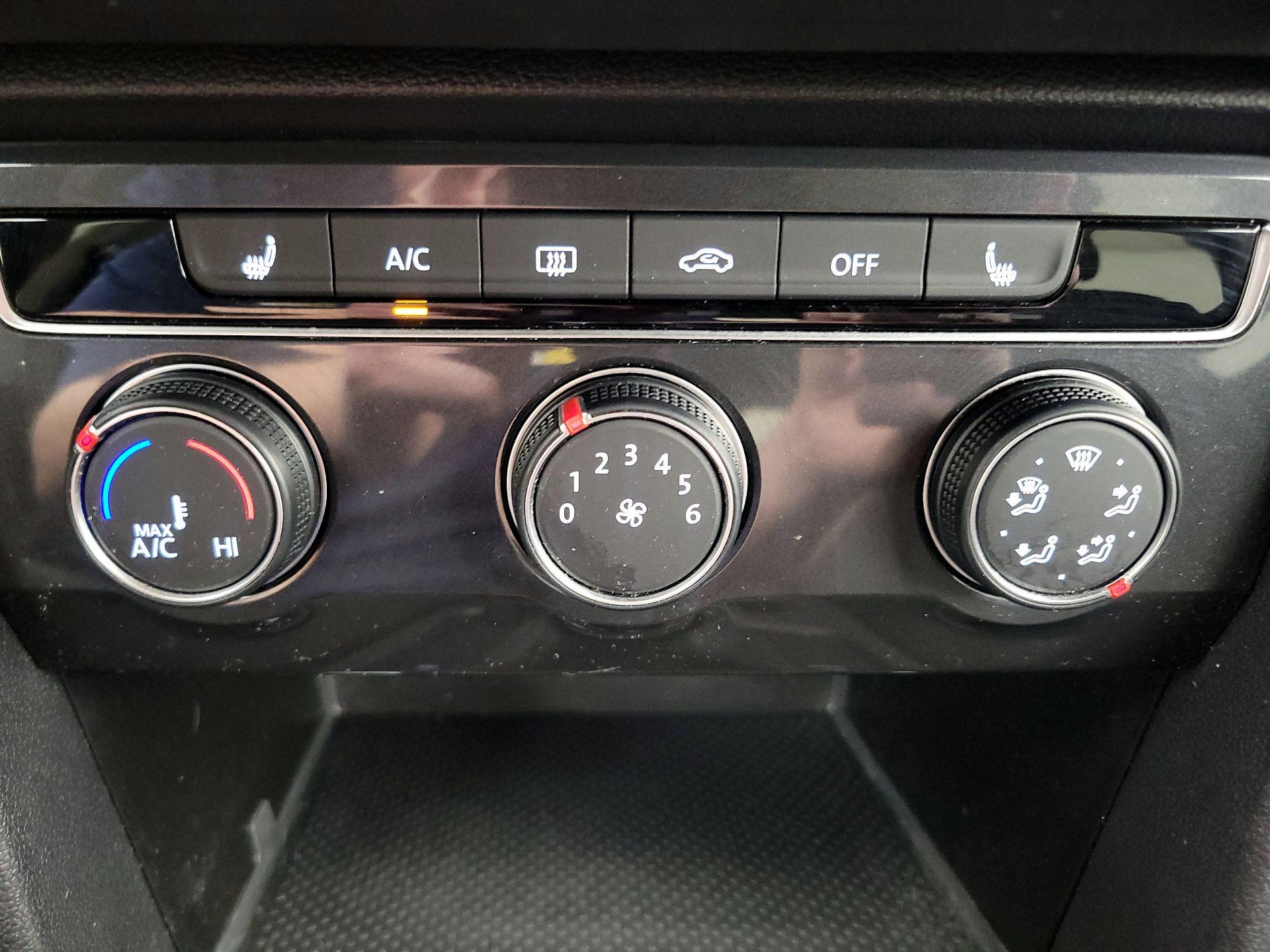 Thumbnail: 2022 Volkswagen Tiguan - 16