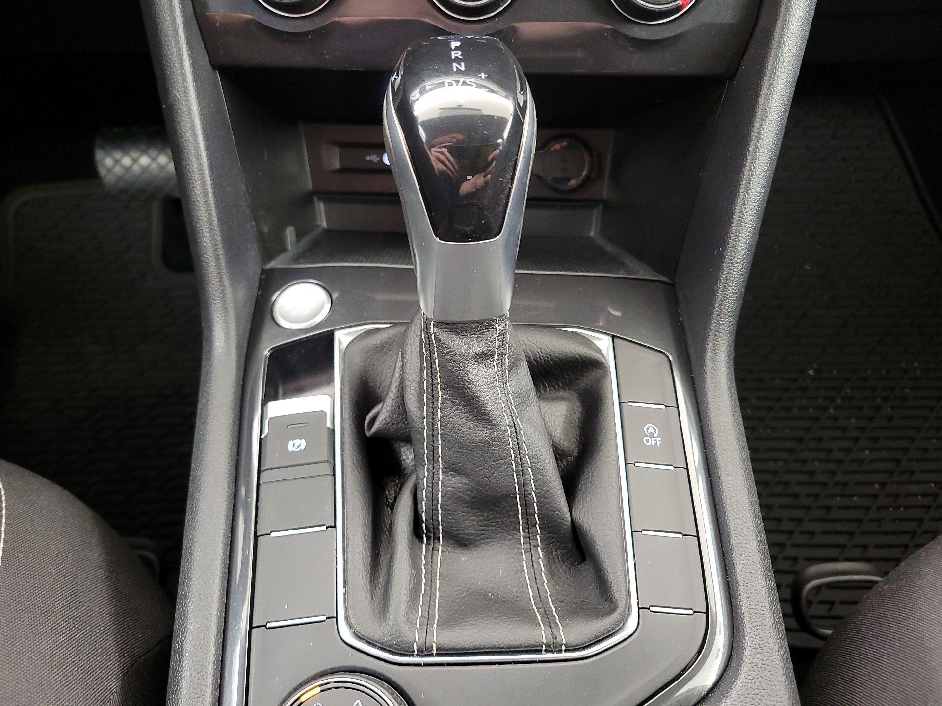 Thumbnail: 2022 Volkswagen Tiguan - 17