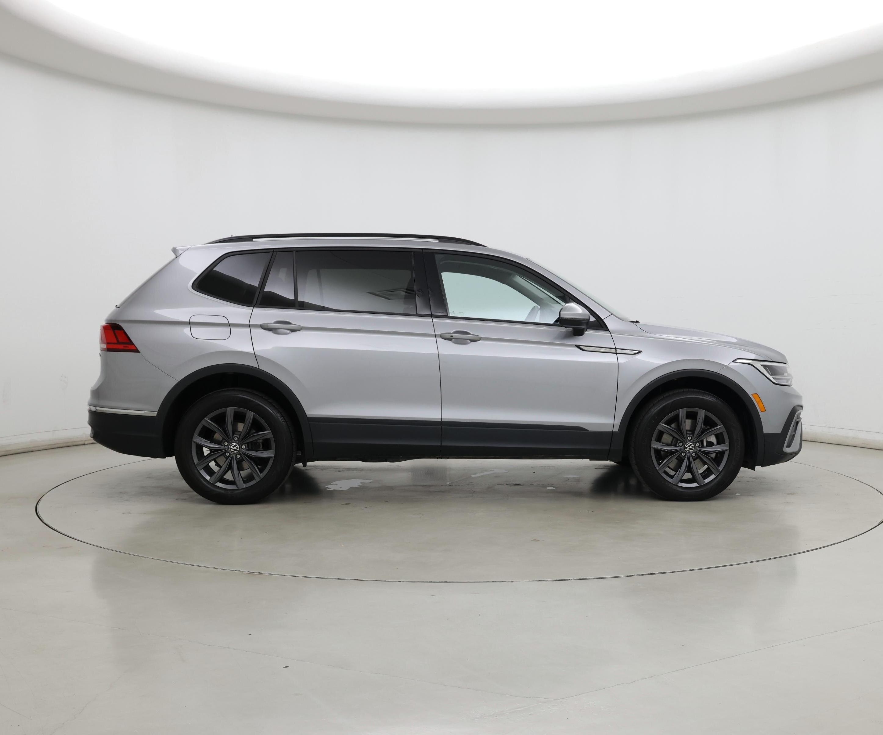 Thumbnail: 2022 Volkswagen Tiguan - 7