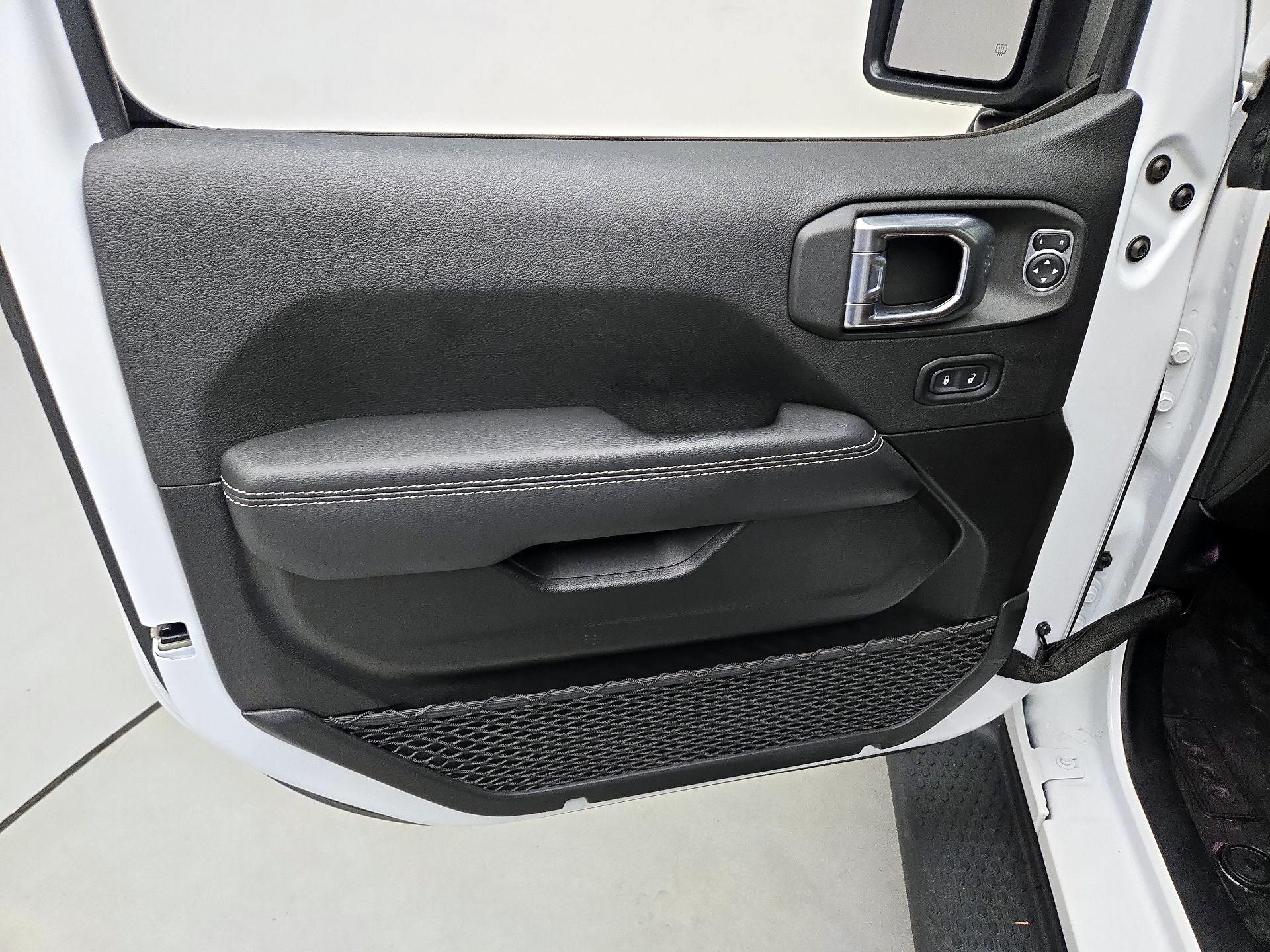 Thumbnail: 2022 Jeep Wrangler - 12