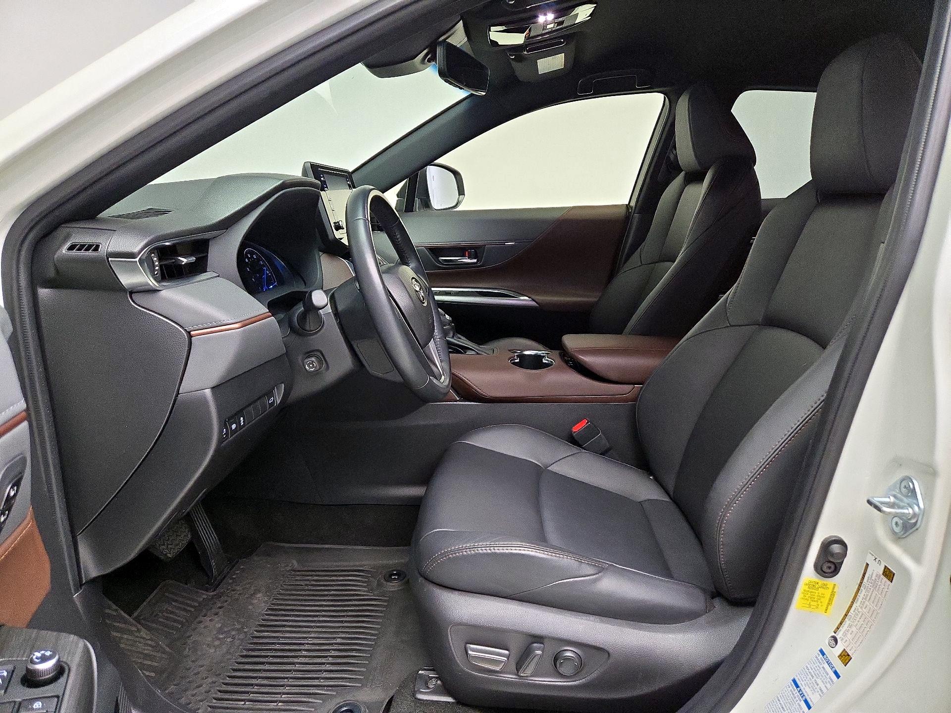 Thumbnail: 2022 Toyota Venza - 11