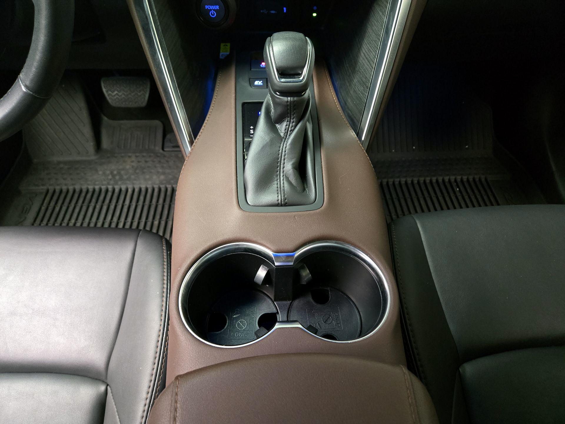 Thumbnail: 2022 Toyota Venza - 17
