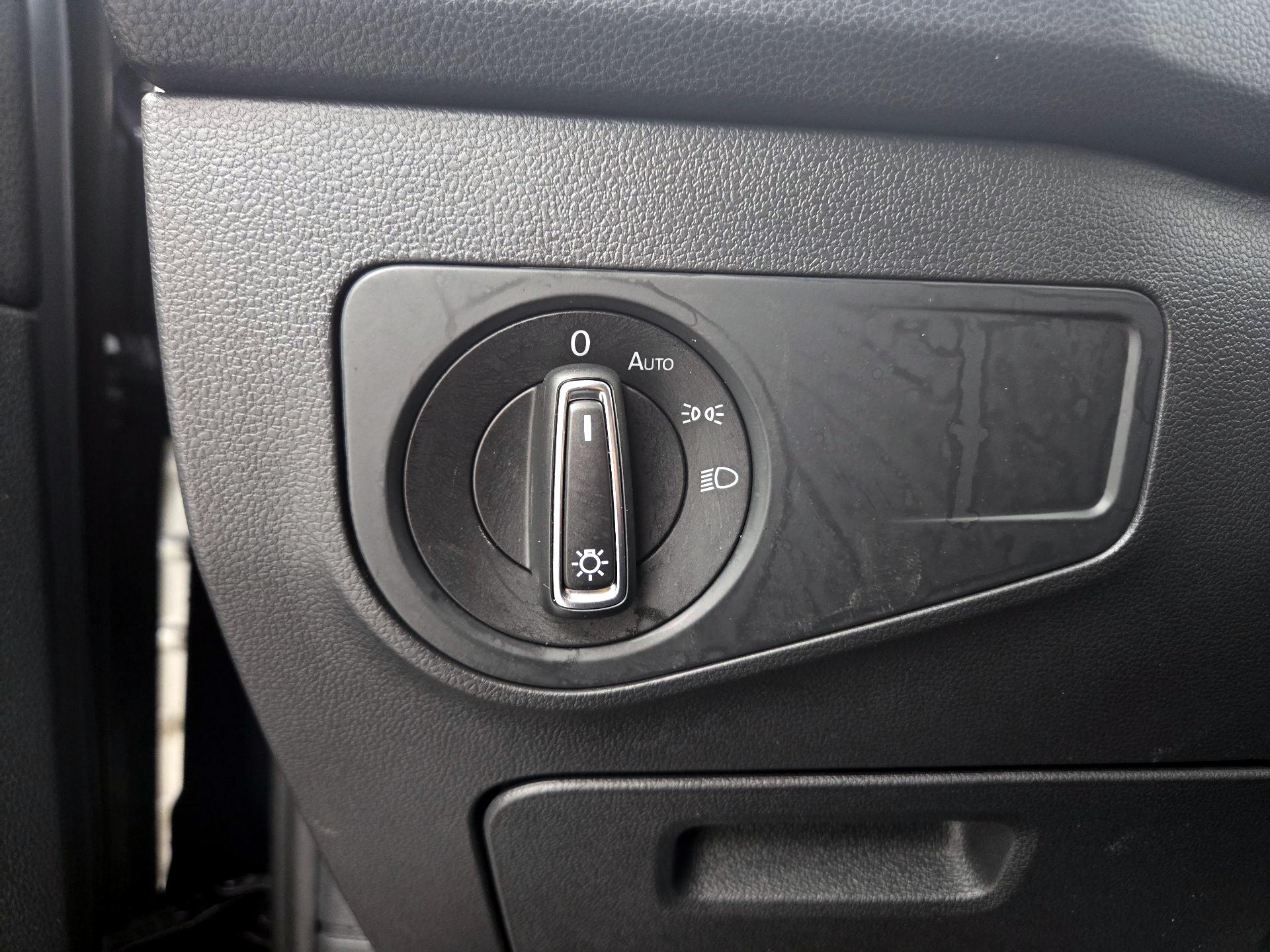 Thumbnail: 2022 Volkswagen Tiguan - 13