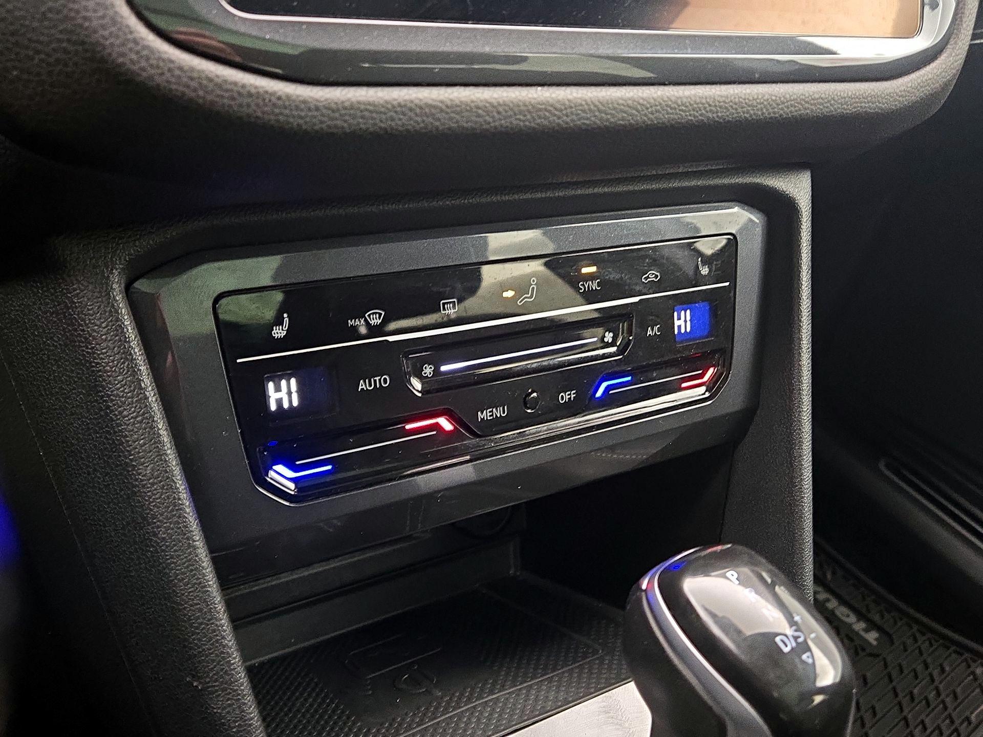 Thumbnail: 2022 Volkswagen Tiguan - 16