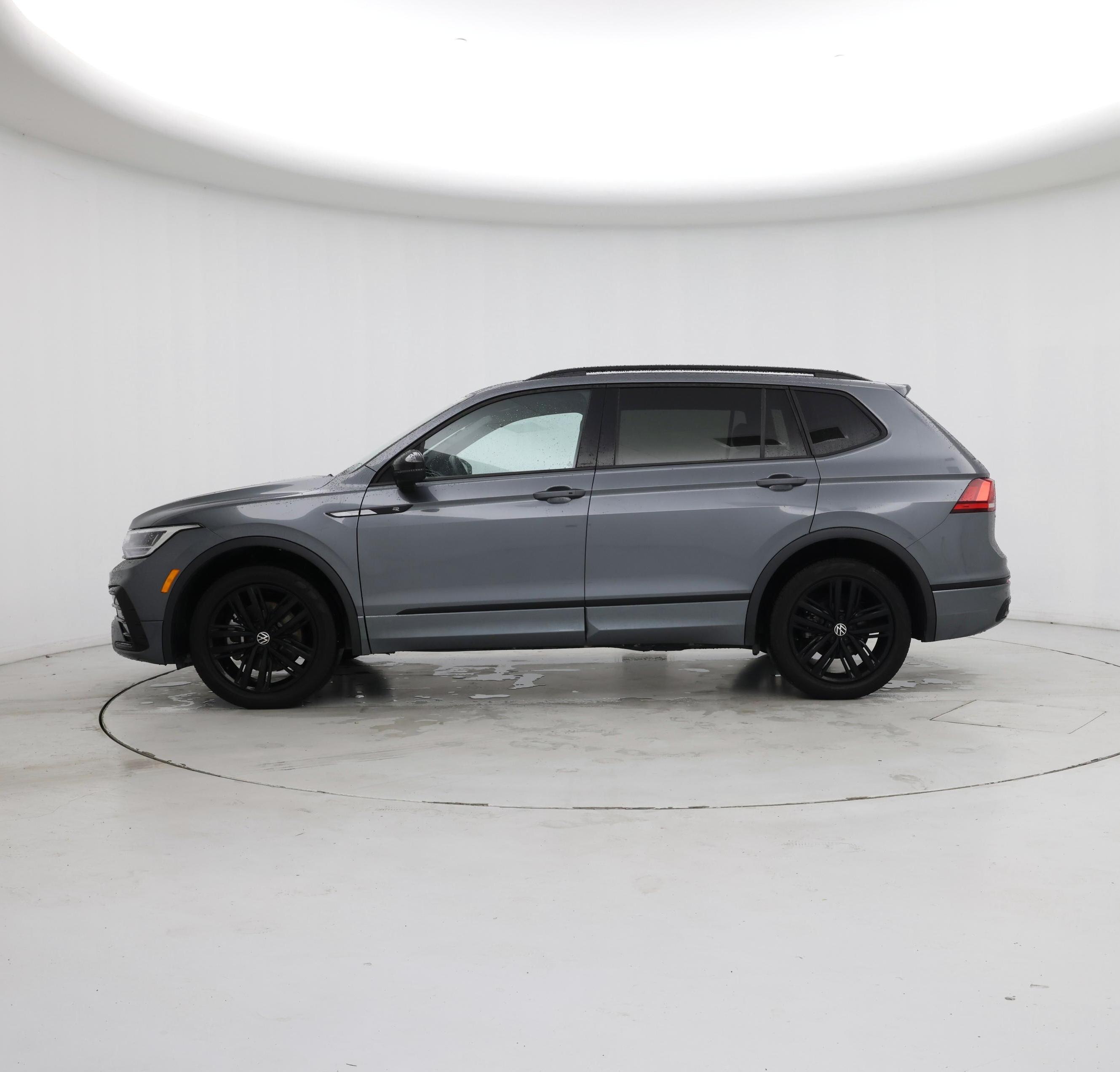 Thumbnail: 2022 Volkswagen Tiguan - 3