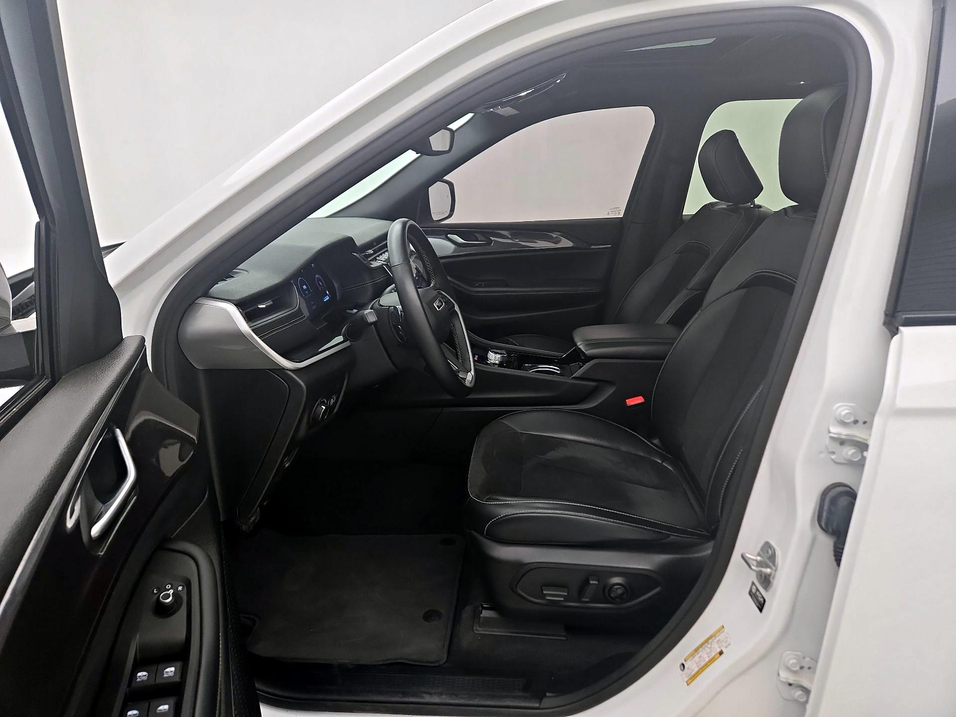 Thumbnail: 2022 Jeep Grand Cherokee - 11