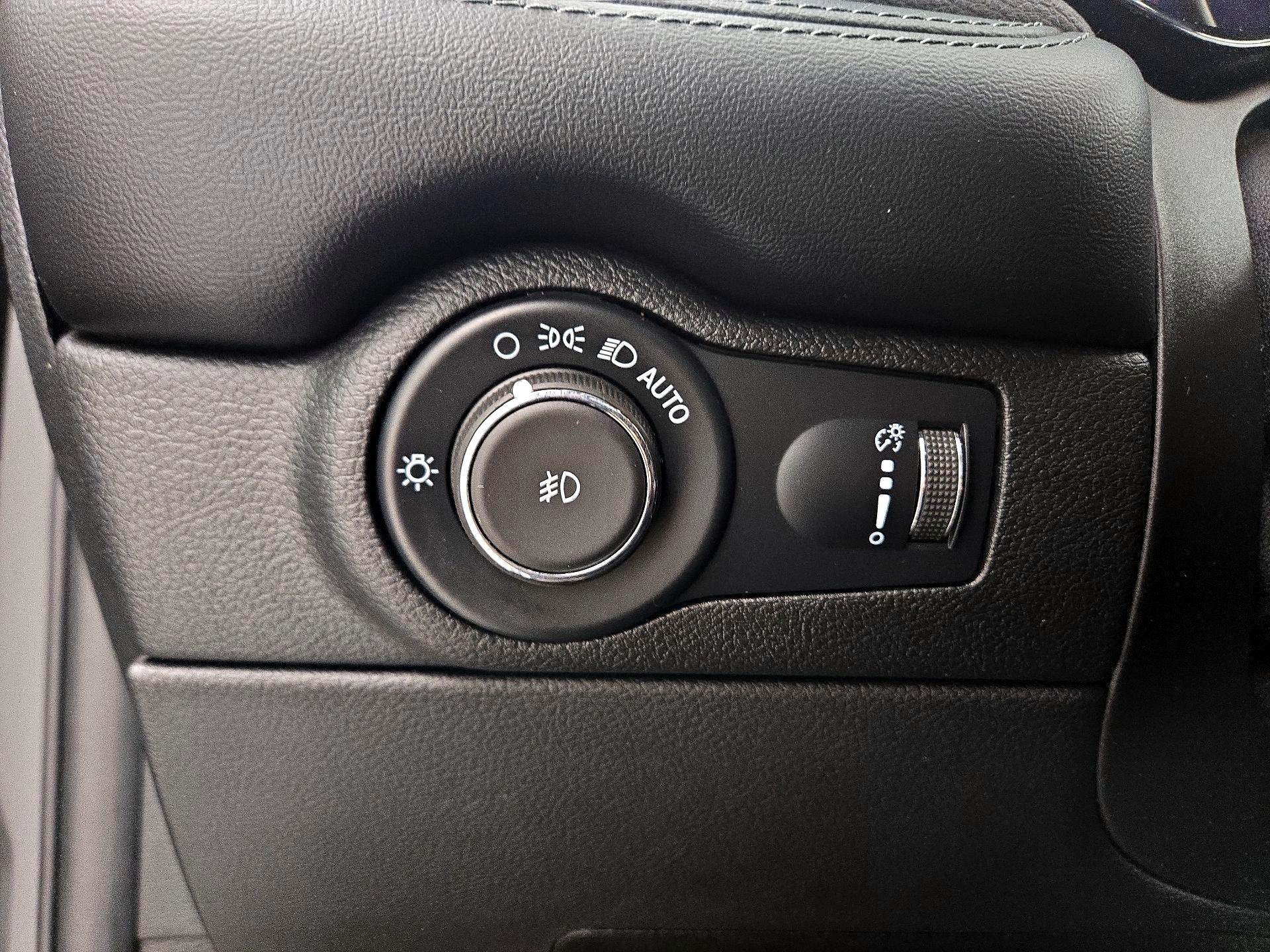 Thumbnail: 2022 Dodge Durango - 13