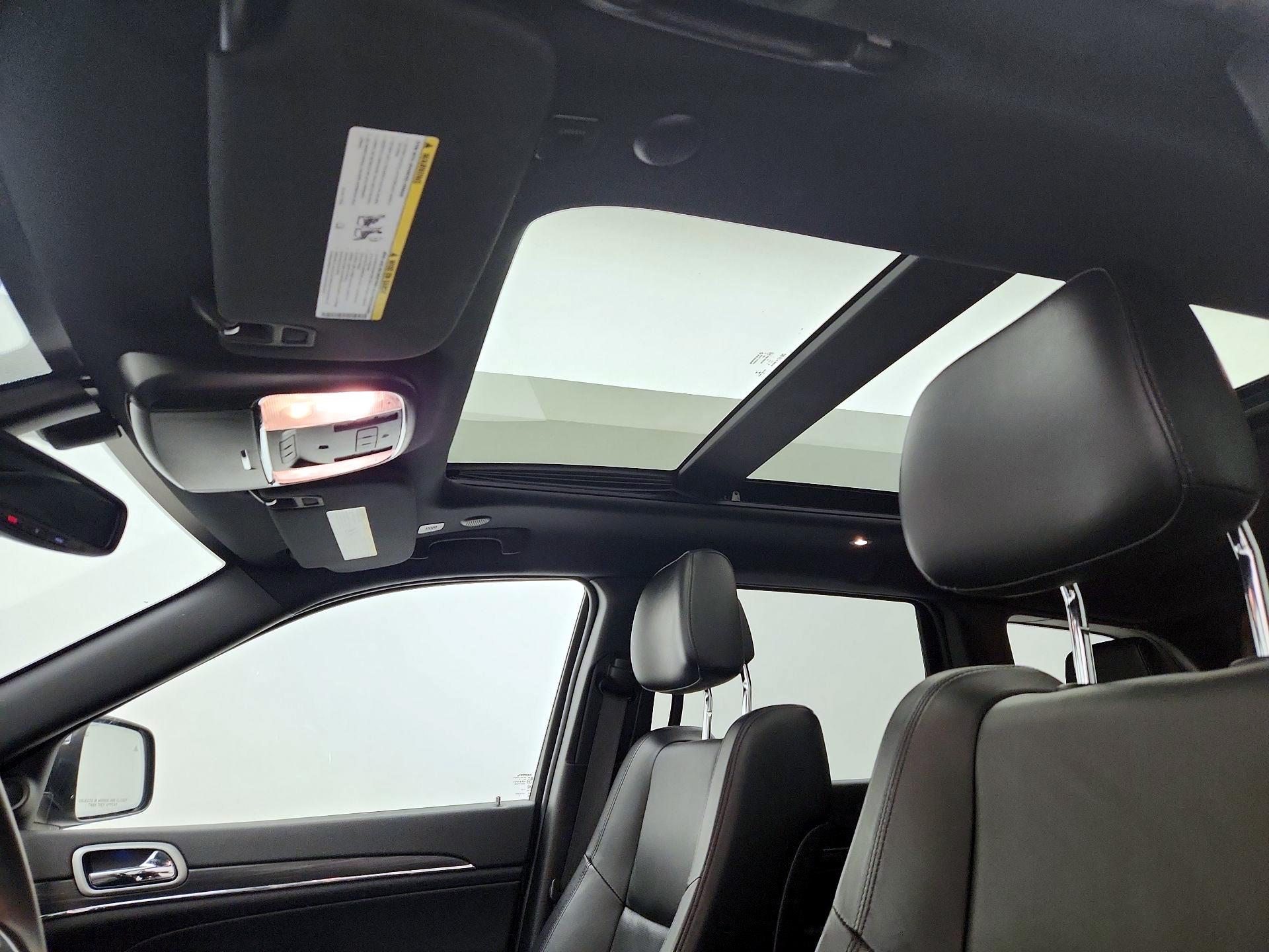 Thumbnail: 2020 Jeep Grand Cherokee - 20