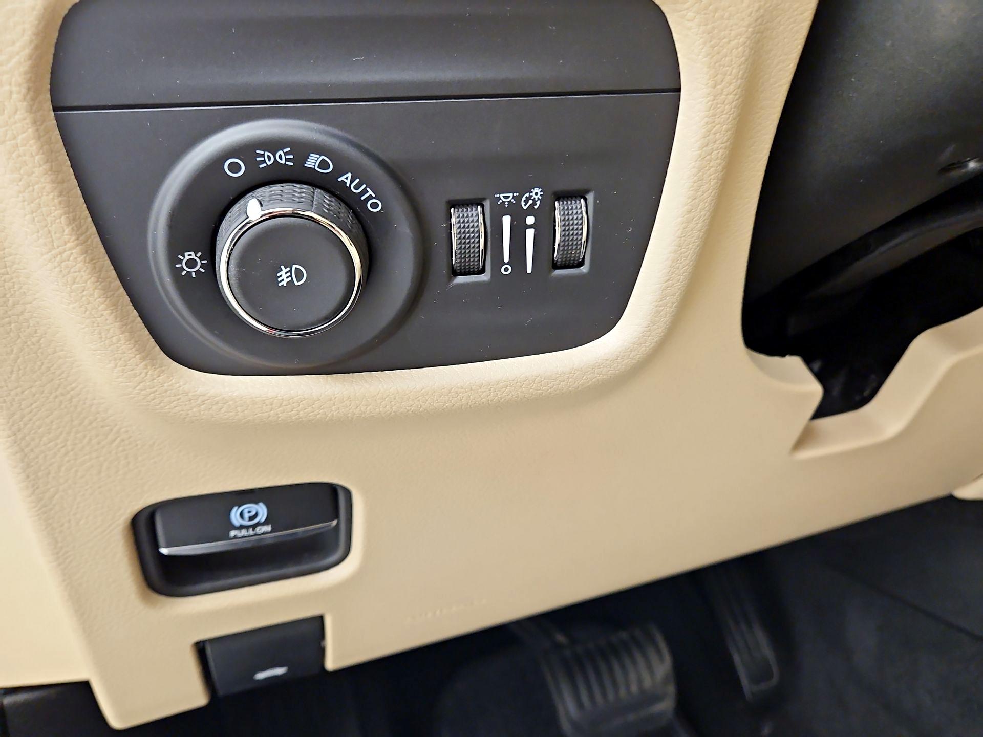 Thumbnail: 2023 Jeep Grand Cherokee - 13