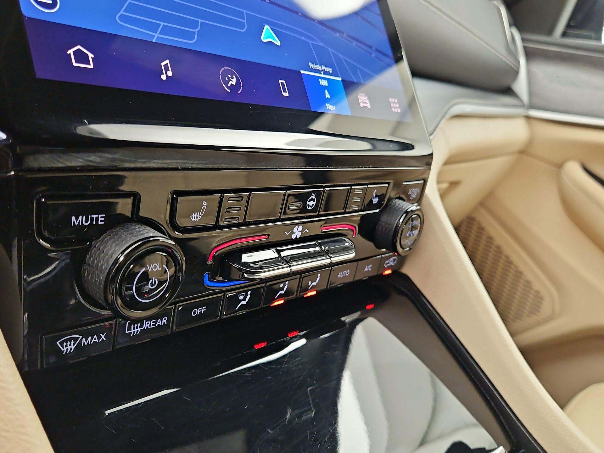 Thumbnail: 2023 Jeep Grand Cherokee - 17