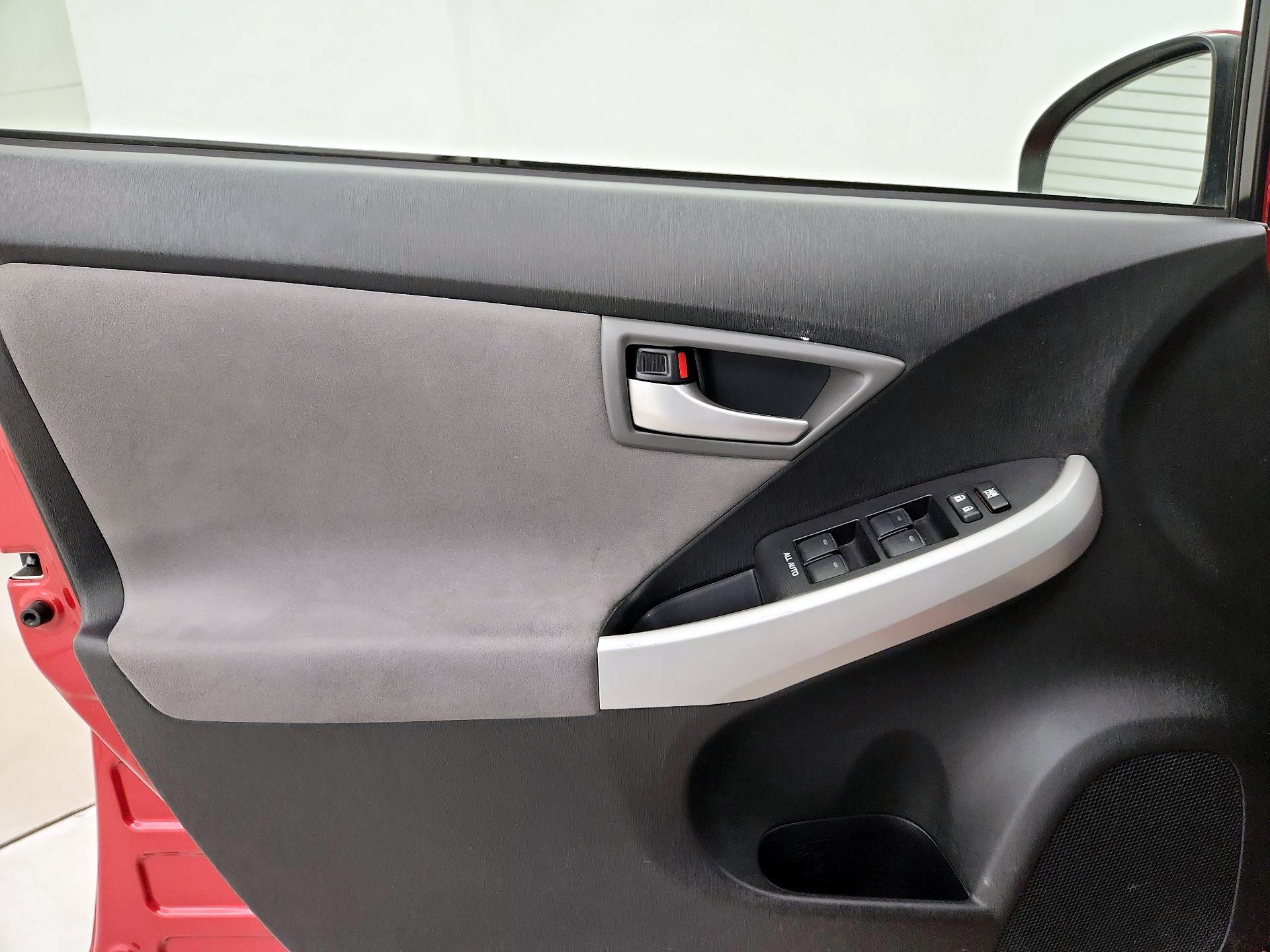 Thumbnail: 2015 Toyota Prius - 12