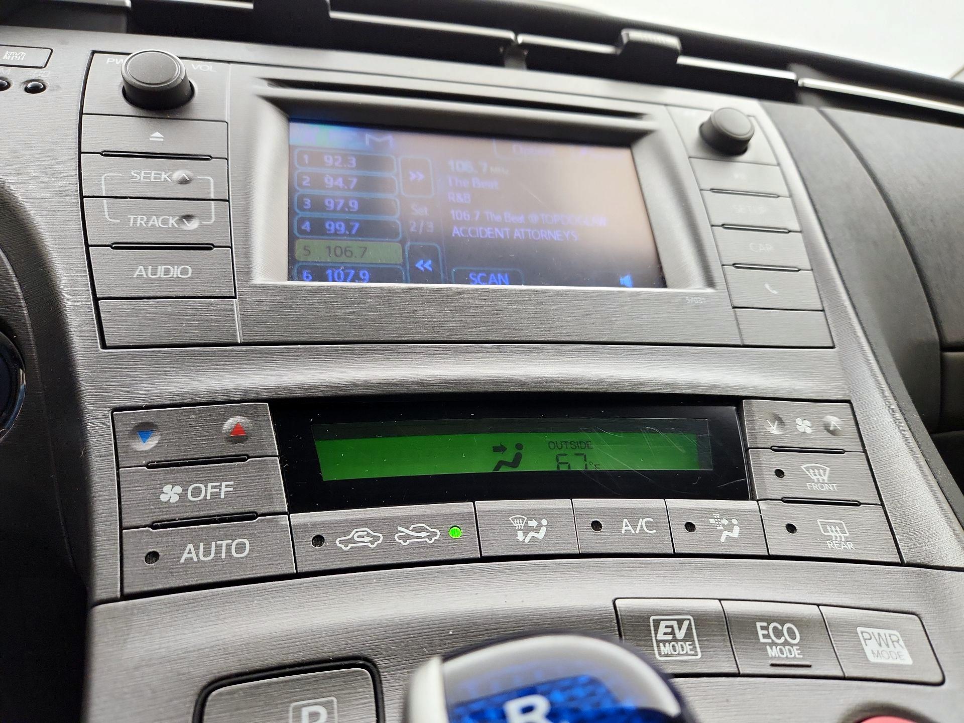Thumbnail: 2015 Toyota Prius - 16