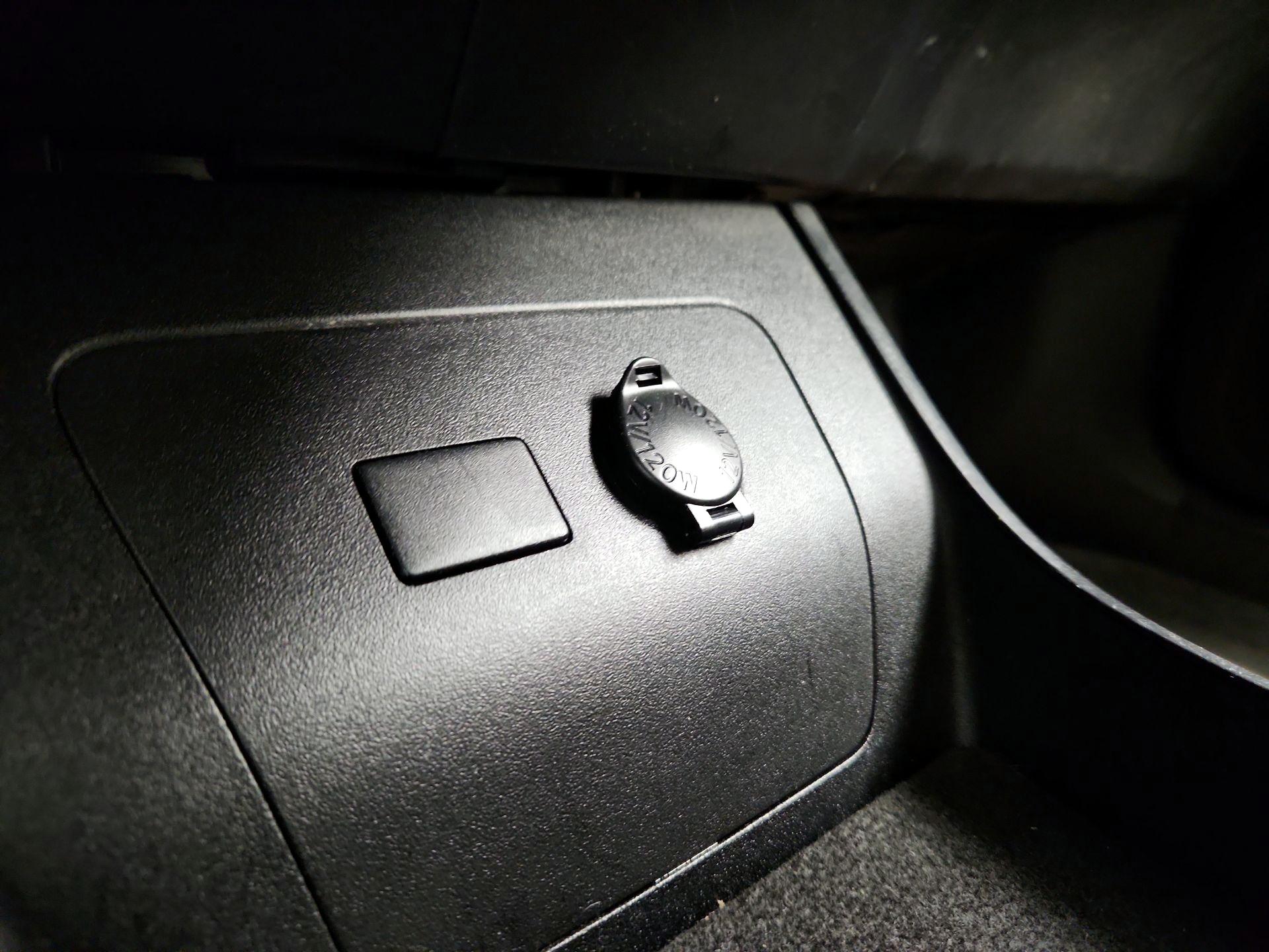 Thumbnail: 2015 Toyota Prius - 18