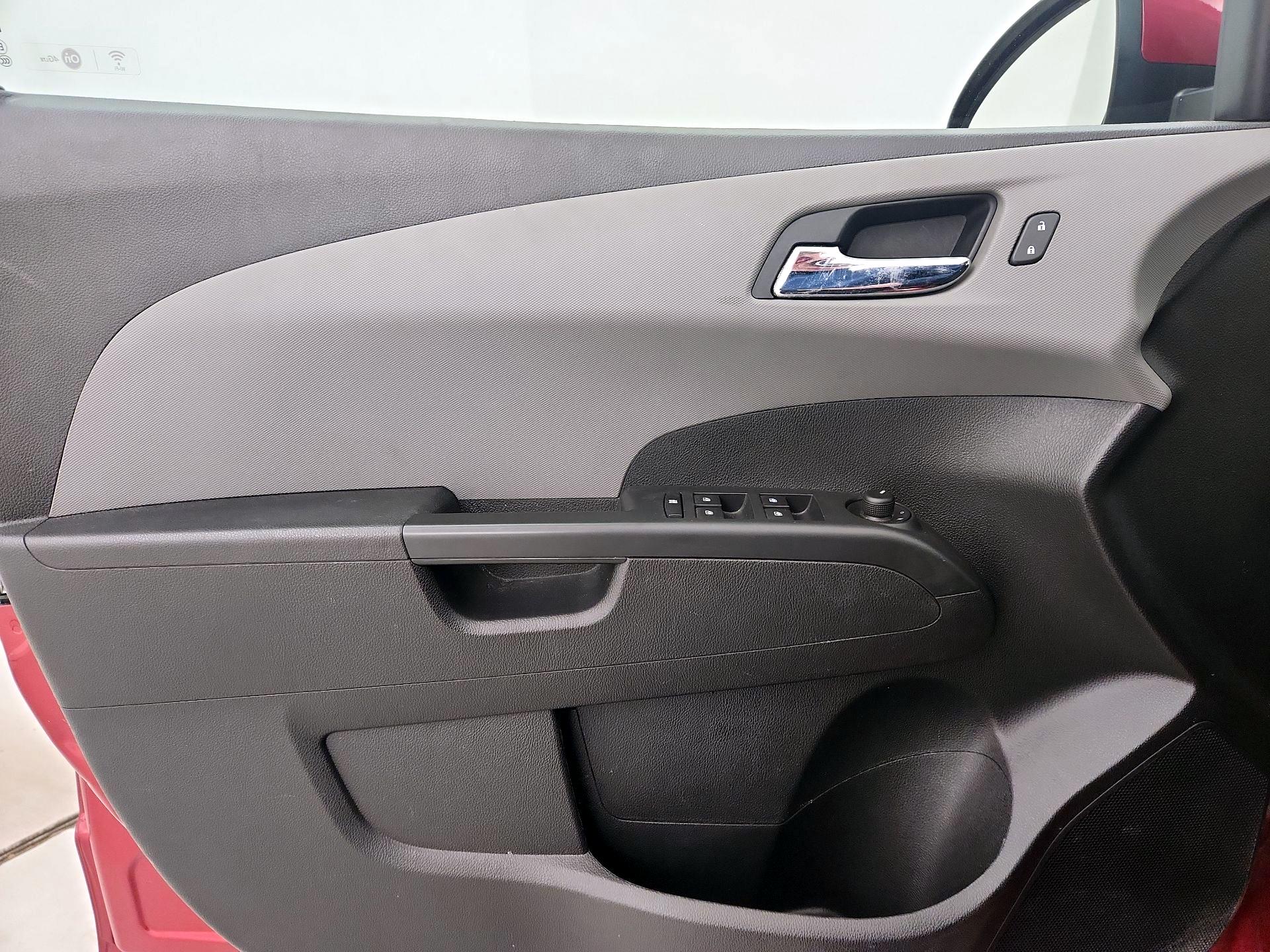 Thumbnail: 2016 Chevrolet Sonic - 12