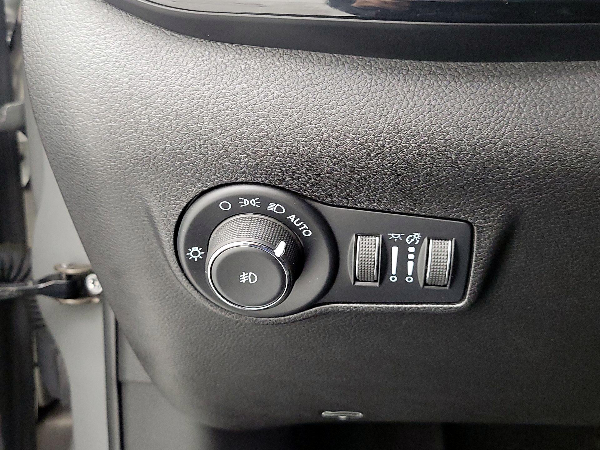 Thumbnail: 2022 Jeep Compass - 13