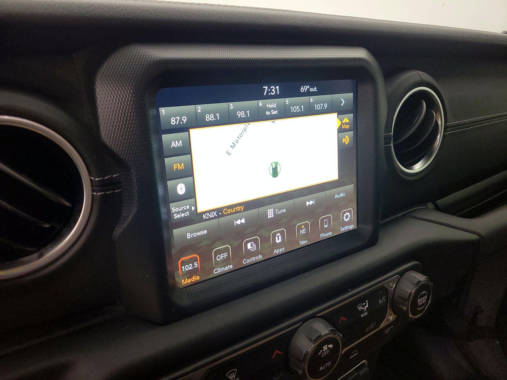 Thumbnail: 2022 Jeep Wrangler - 16