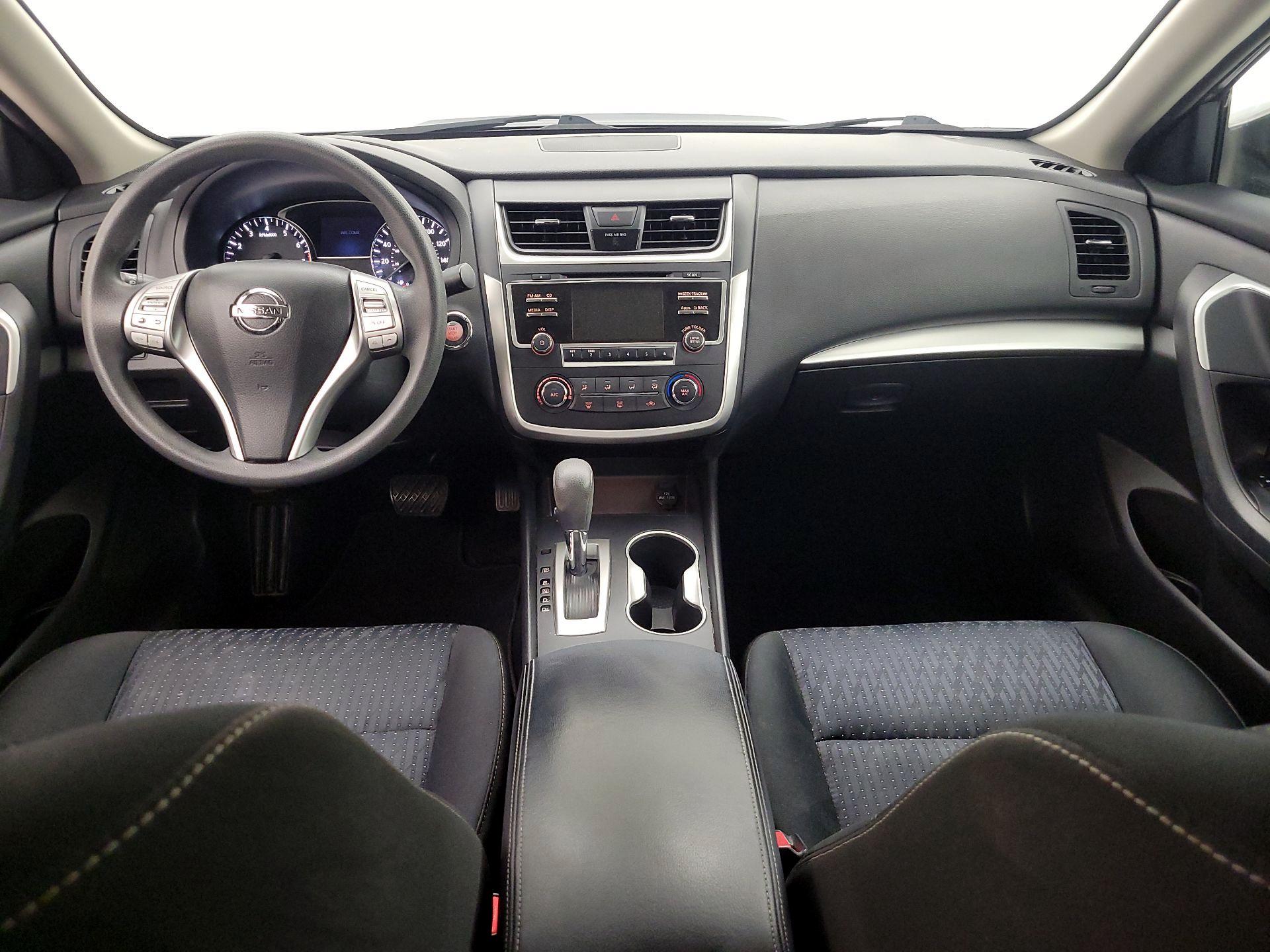 Thumbnail: 2016 Nissan Altima - 9