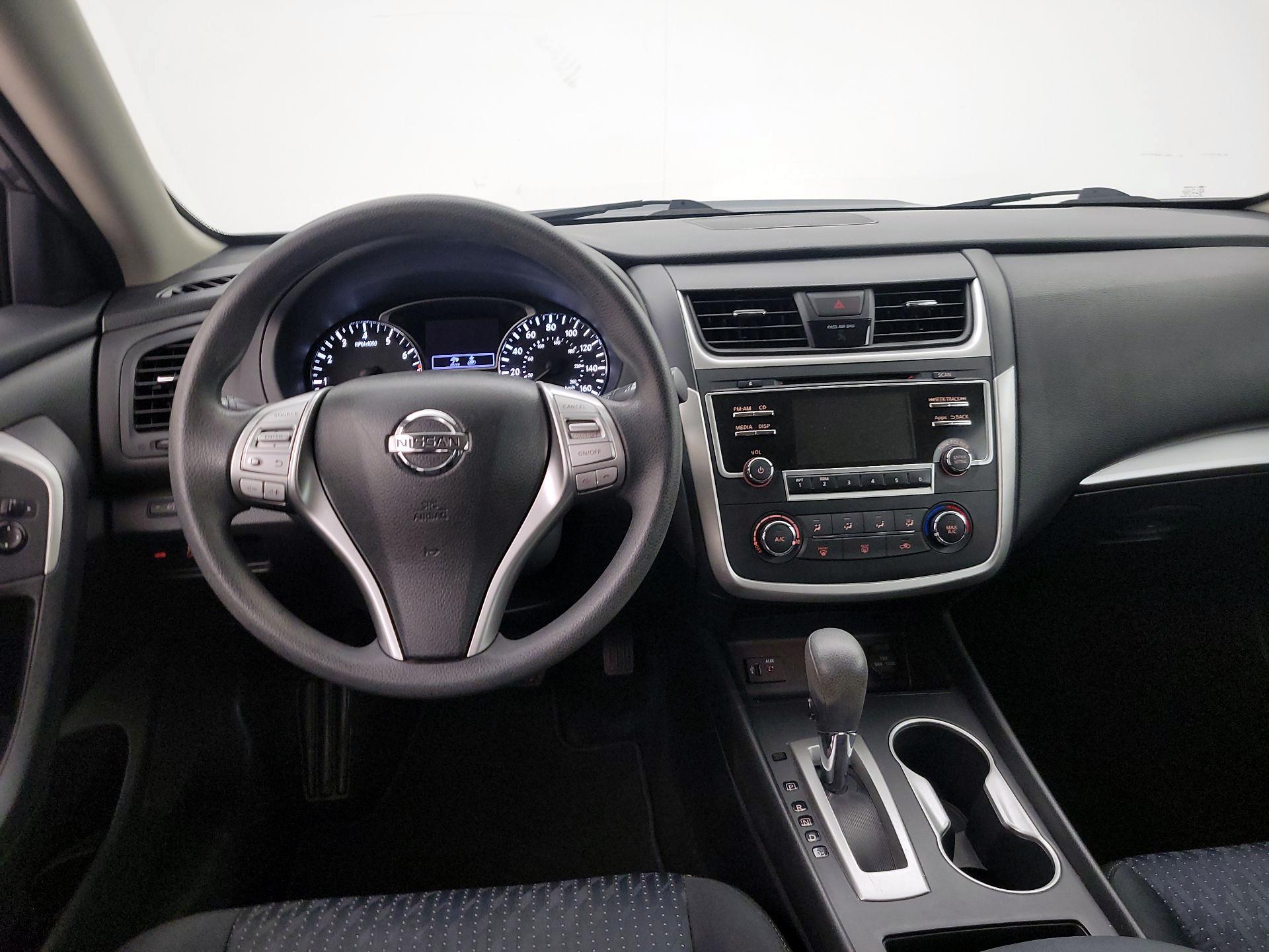 Thumbnail: 2016 Nissan Altima - 10