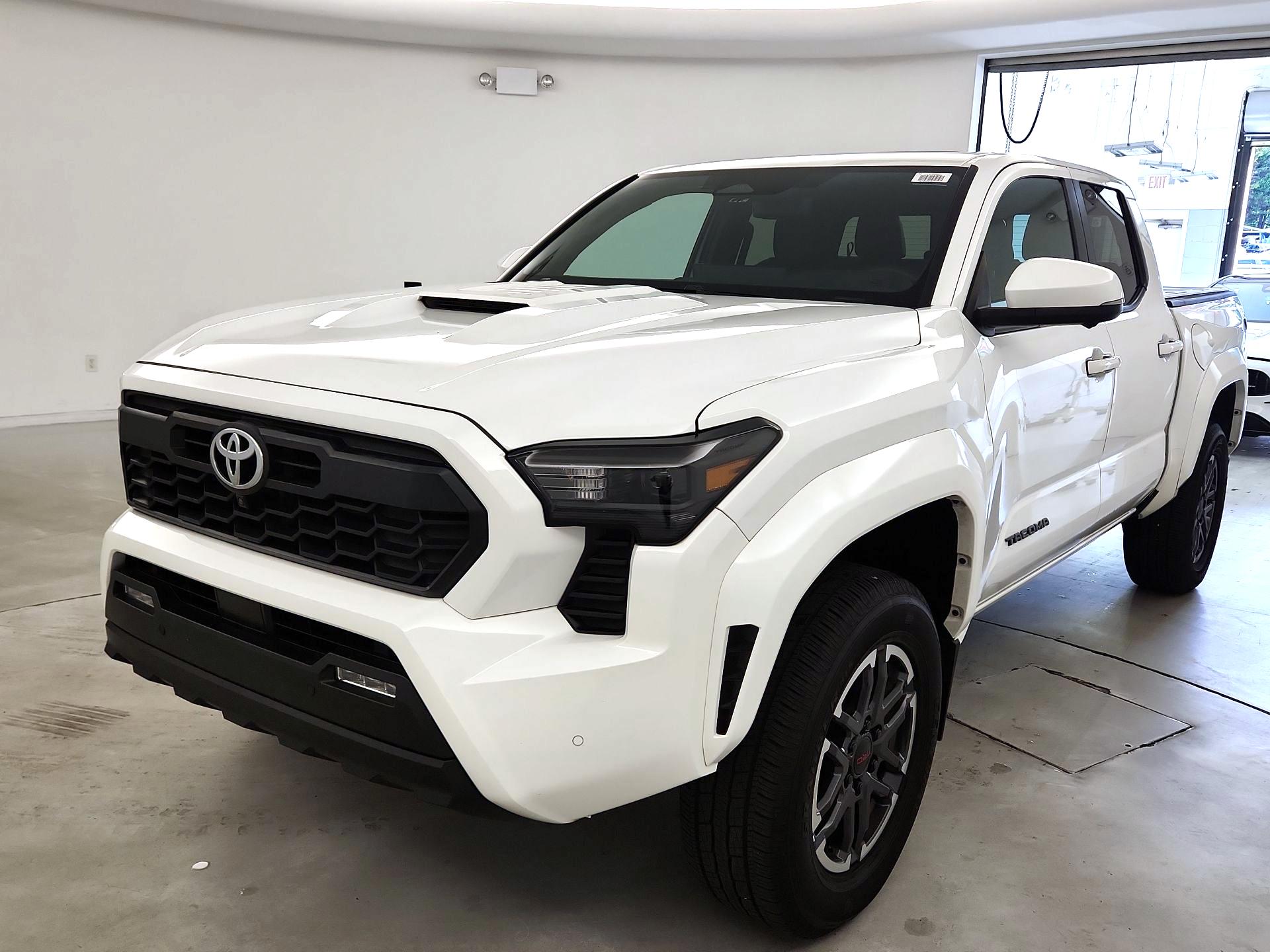Thumbnail: 2024 Toyota Tacoma - 3