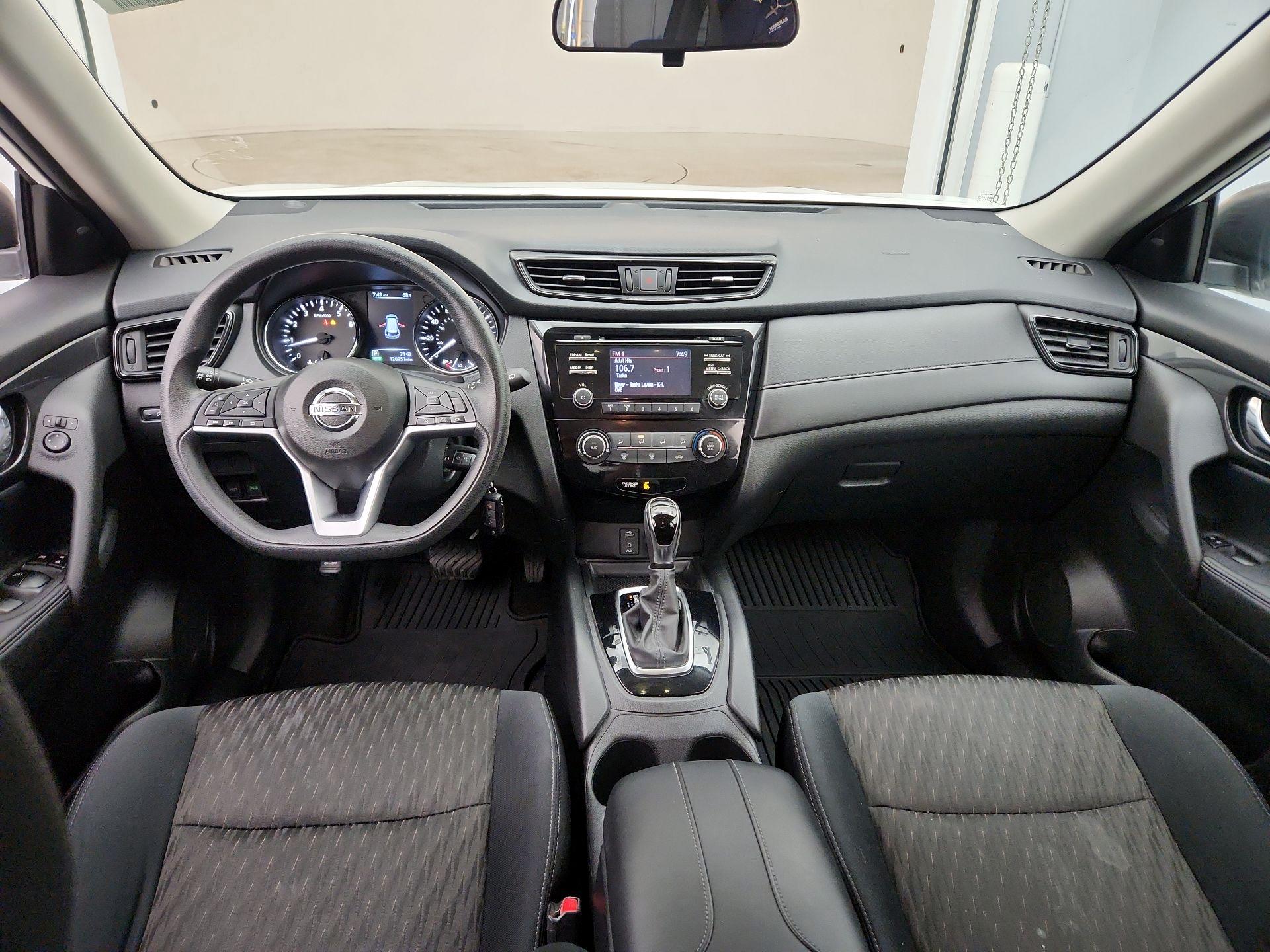 Thumbnail: 2017 Nissan Rogue - 9